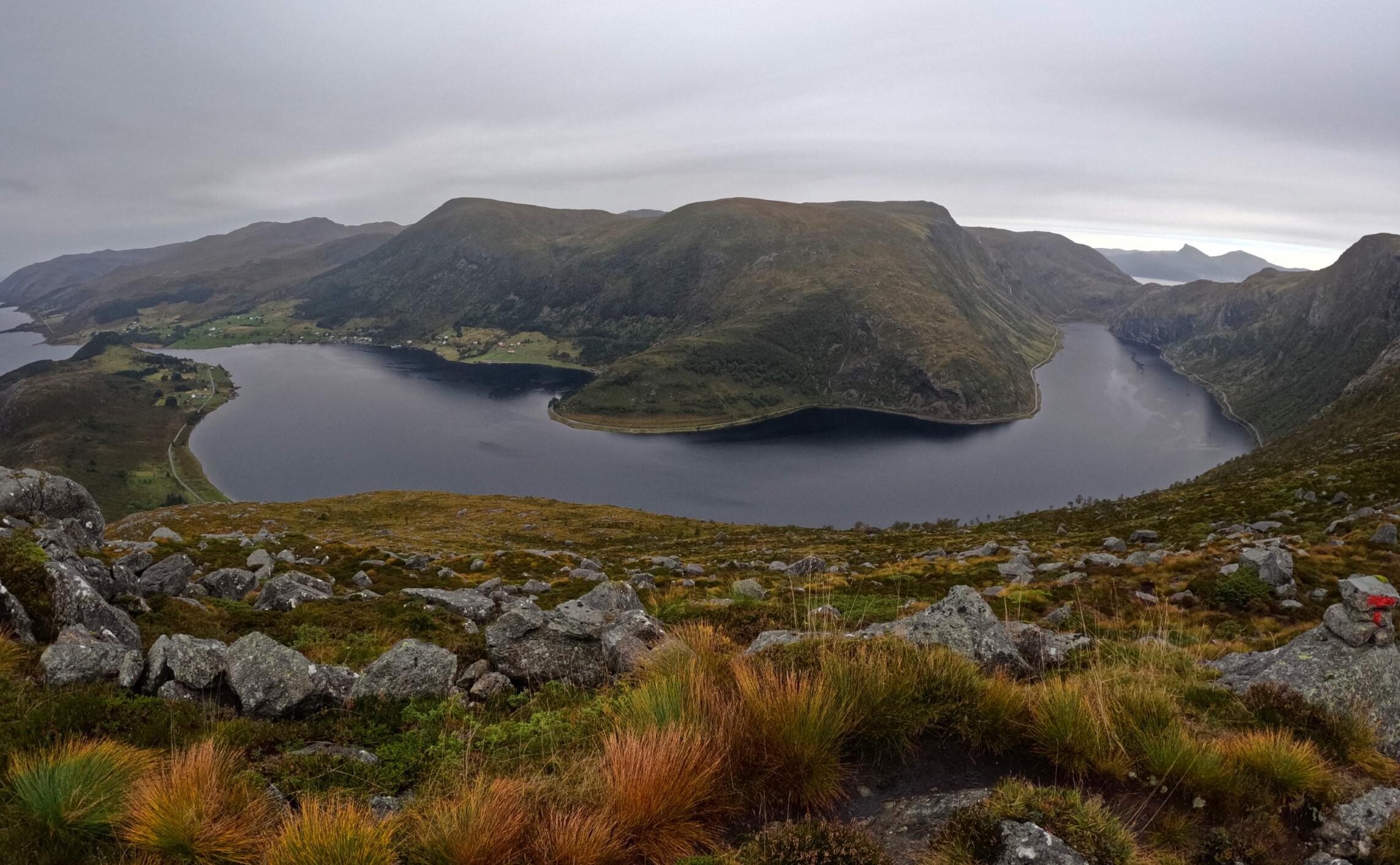Abstieg berlepollen e1702203843736 Hornelen Tour am Fjord