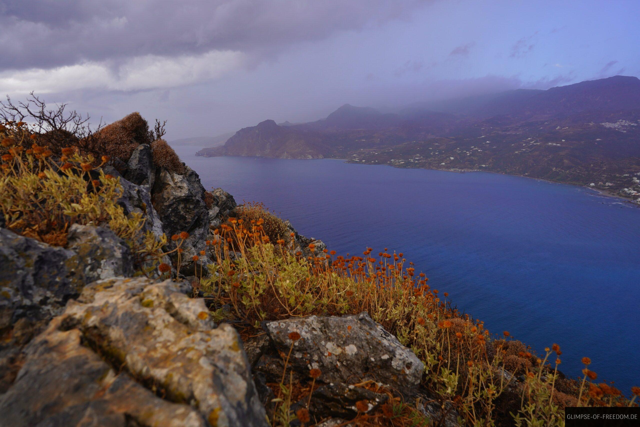 Am Kap Kako Mouri im Regen scaled Am Kap Kako Mouri im Regen