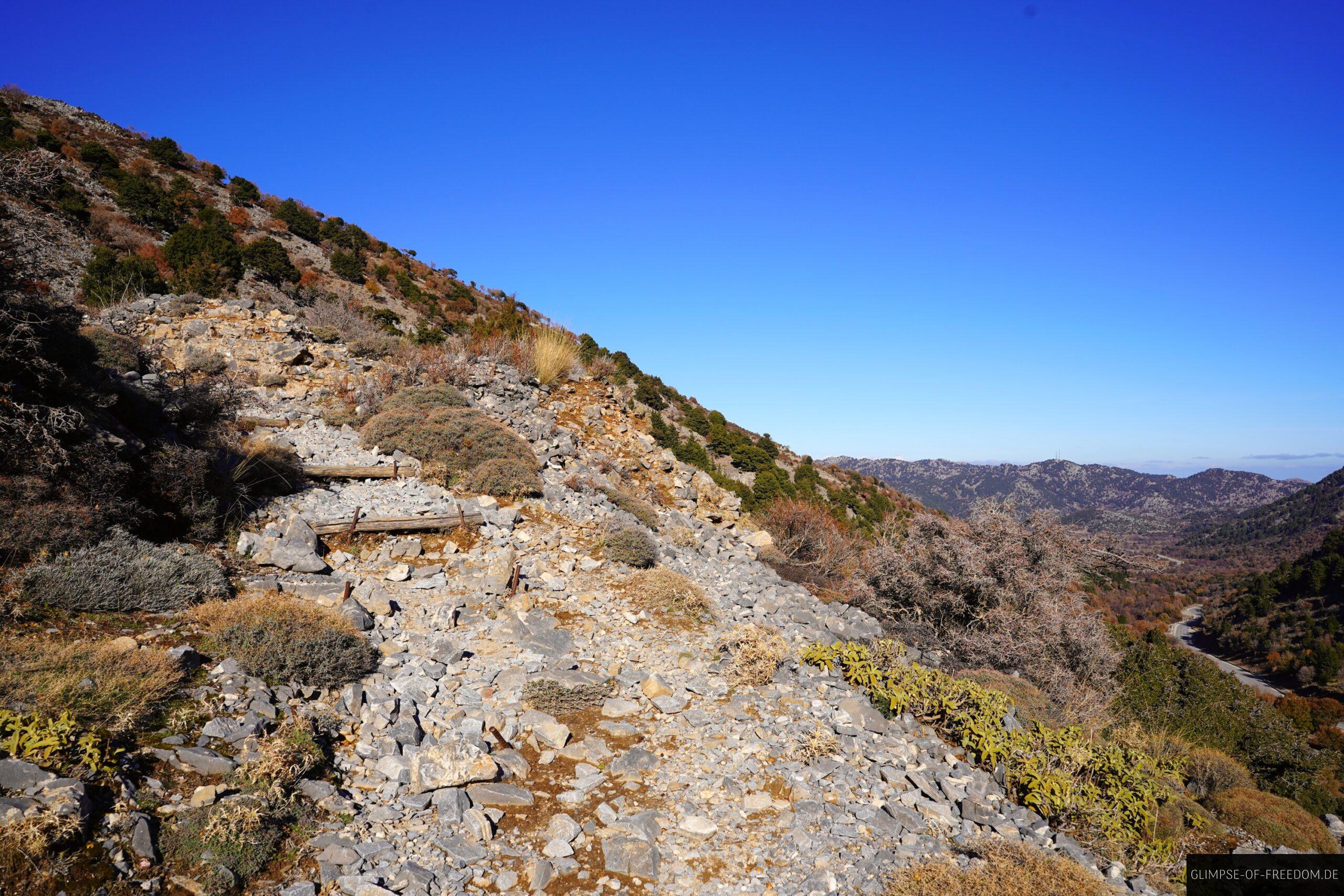 Anfaenglicher Aufstieg am Omalos Plateau scaled Anfänglicher Aufstieg am Omalos Plateau