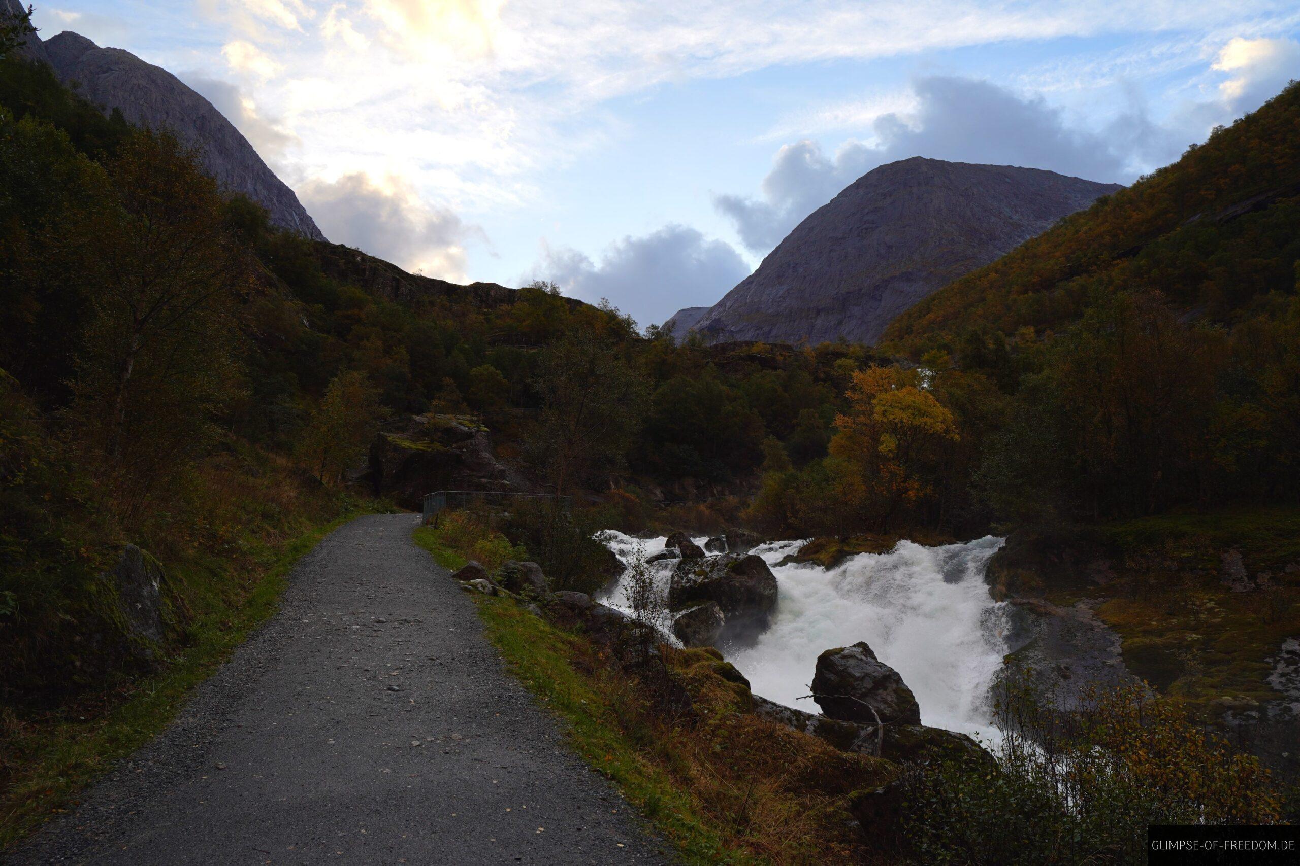 Anfang der Briksdalsbreen Wanderung scaled Anfang der Briksdalsbreen Wanderung