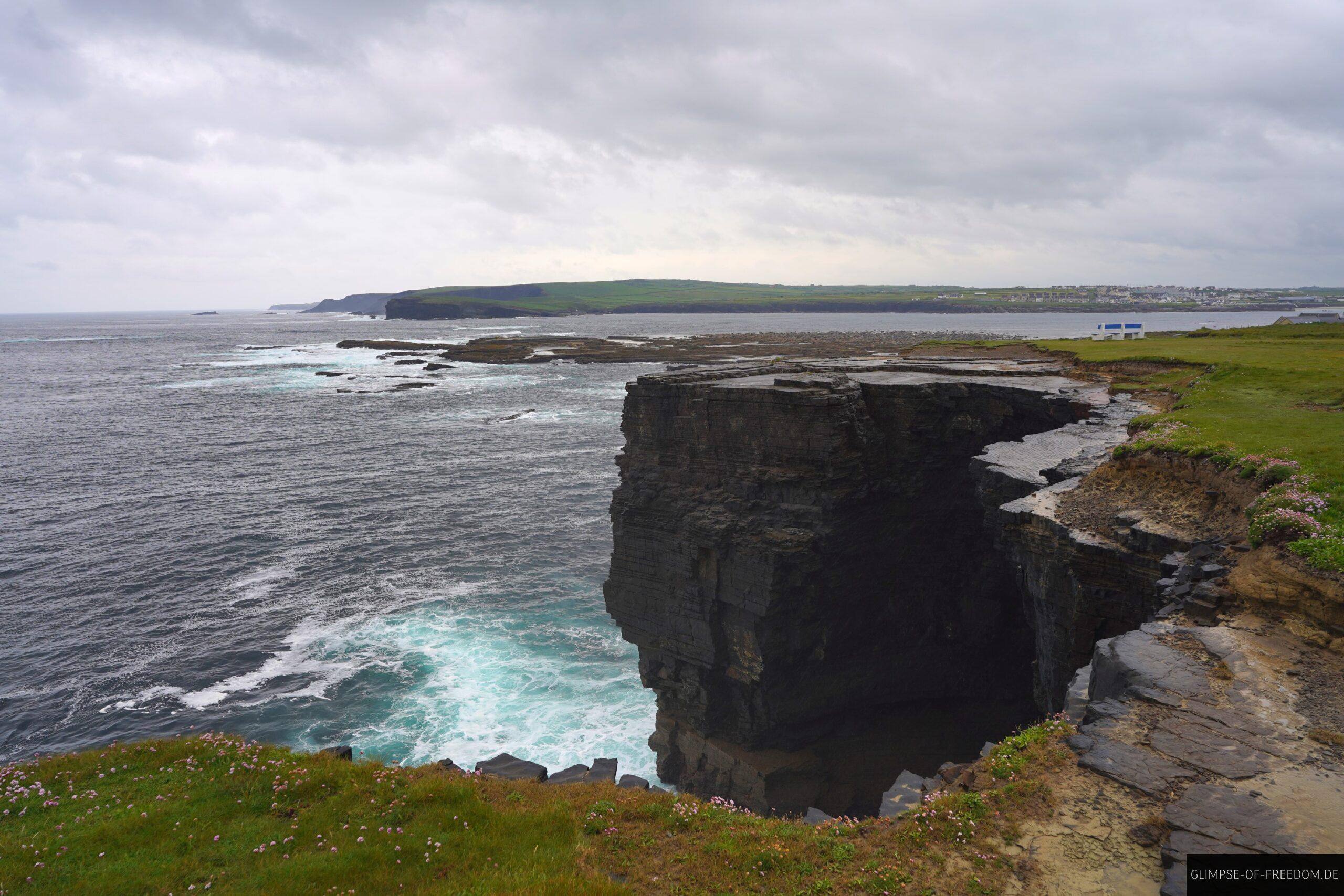 Atemberaubende Kilkee Cliffs scaled Atemberaubende Kilkee Cliffs