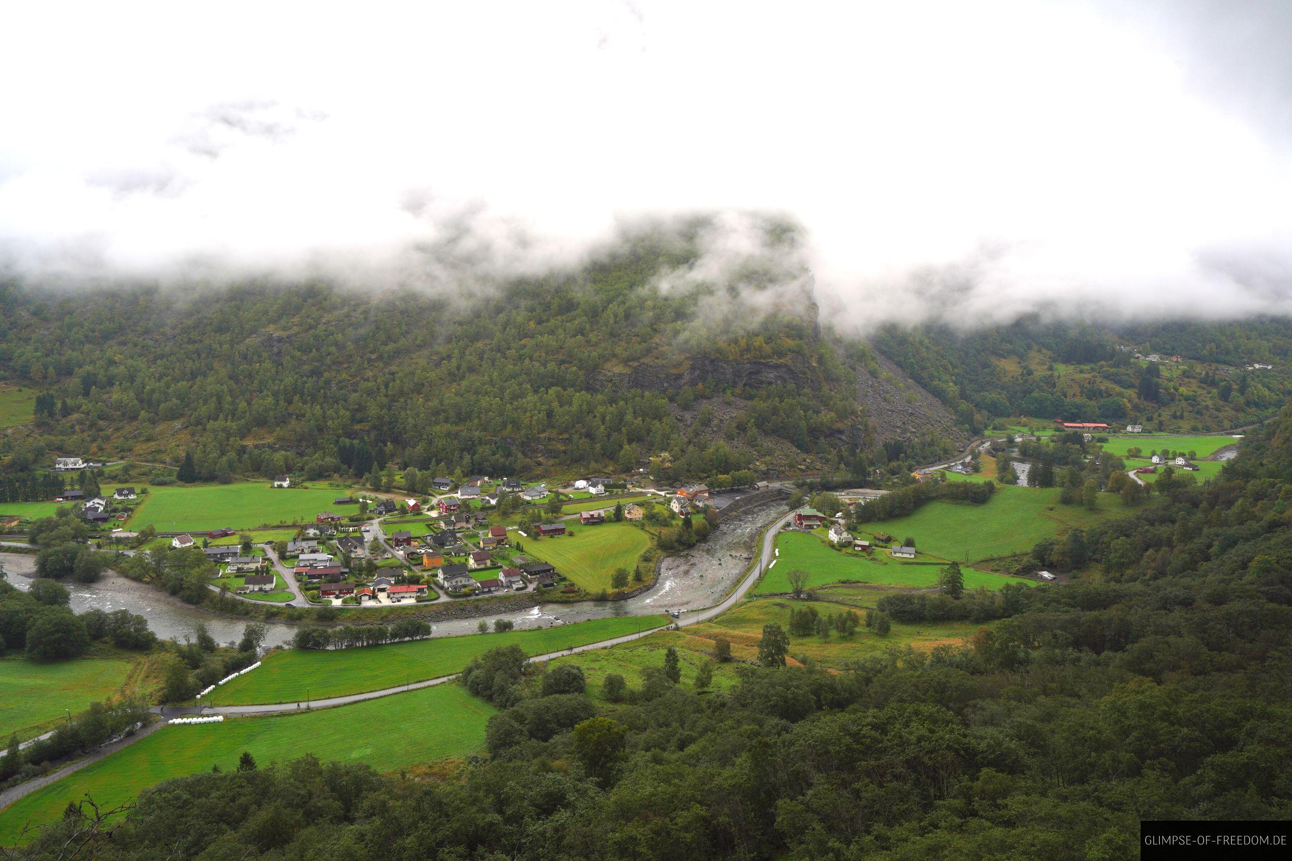Aublick auf Flam und den Flusslauf Aublick auf Flam und den Flusslauf