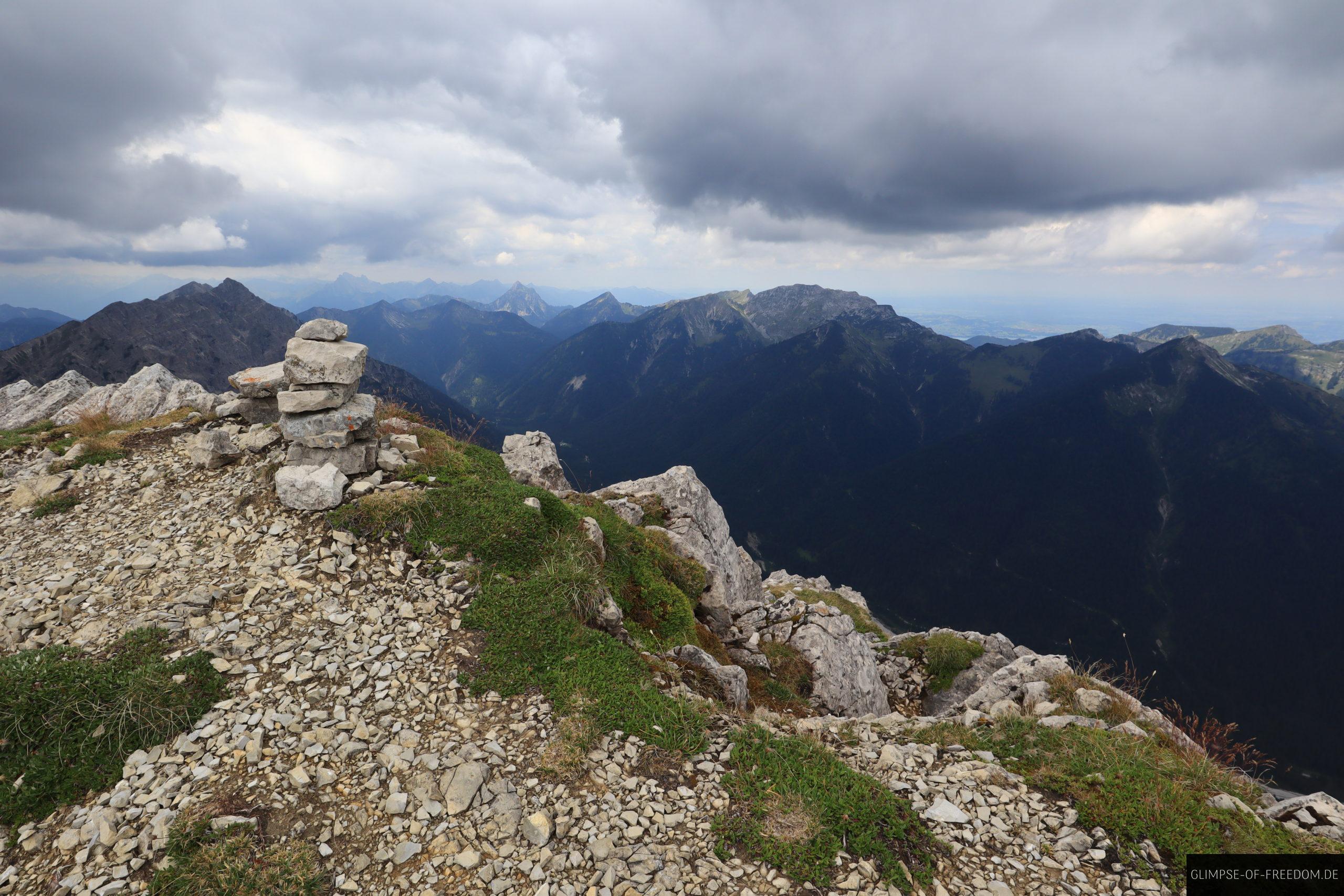 Auf dem Gipfel der Kreuzspitze Ammergauer Alpen scaled Auf dem Gipfel der Kreuzspitze Ammergauer Alpen