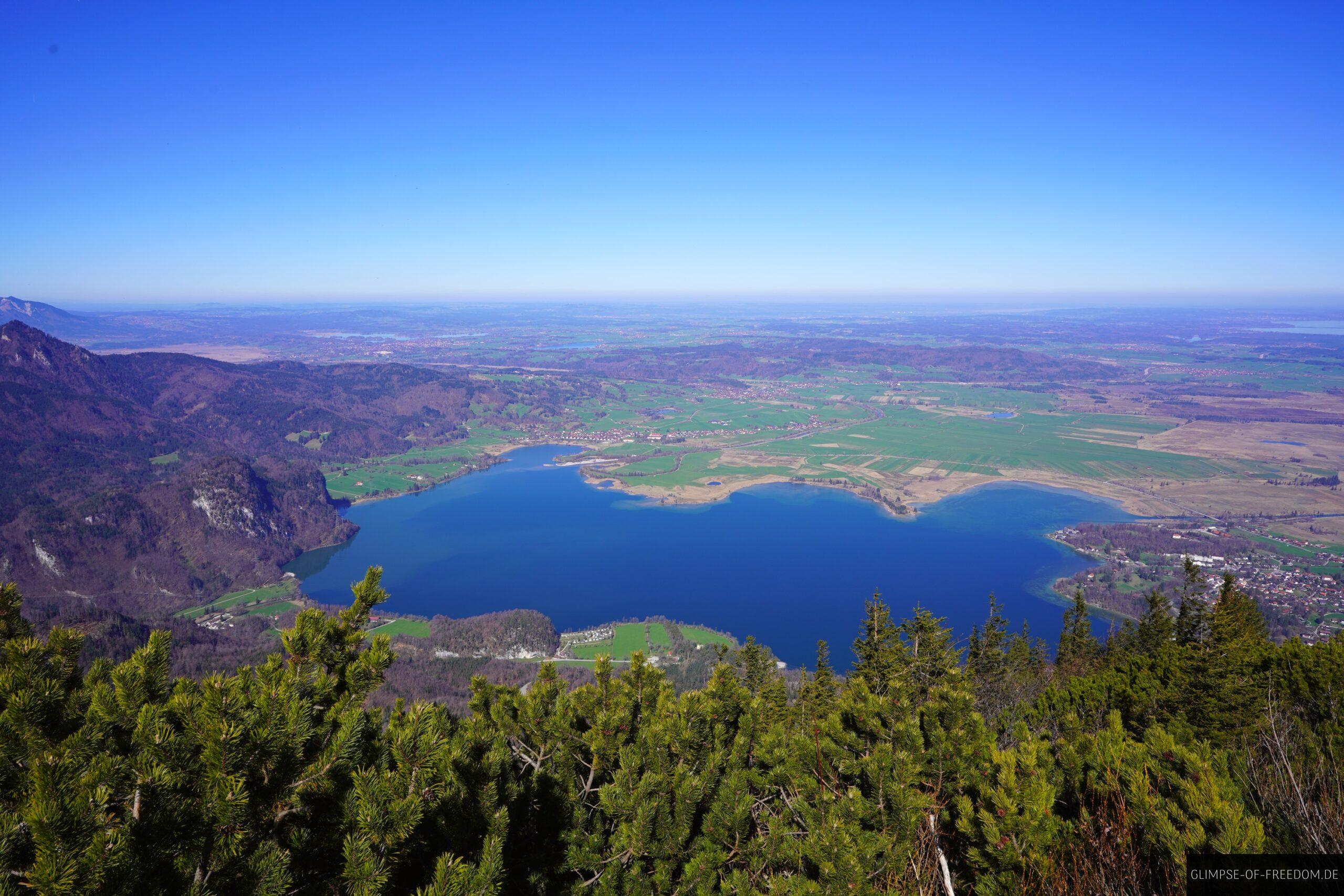 Ausblick auf den Kochelsee vom Jochberg Gipfel scaled Ausblick auf den Kochelsee vom Jochberg Gipfel