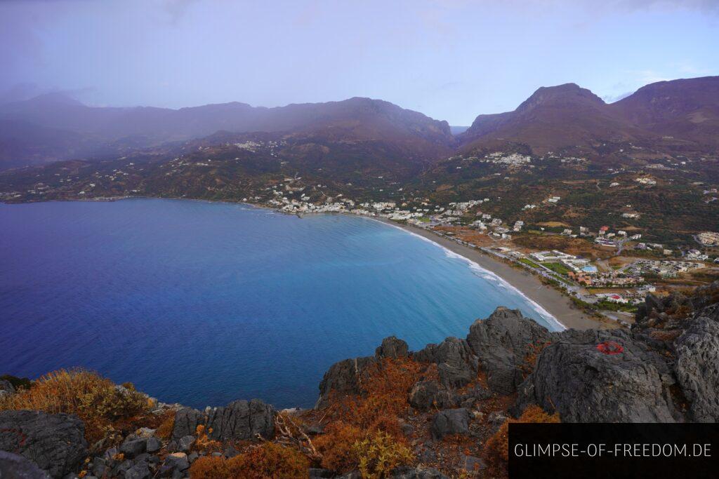 Ausblick auf den Strand von Plakias vom Gipfel des Kap Kako Mouri