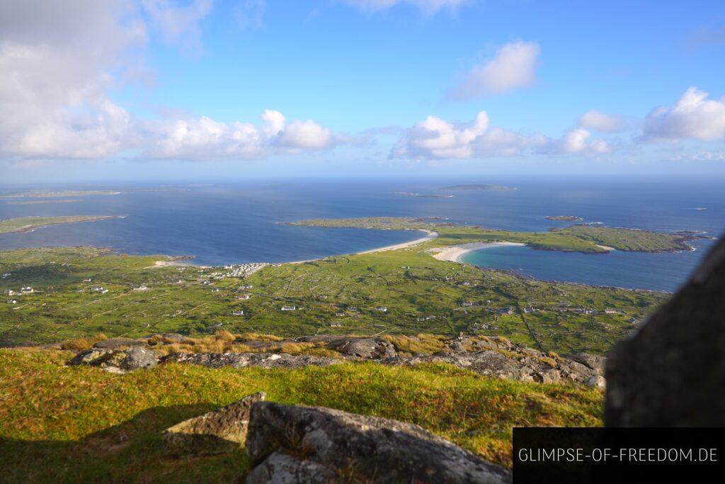 Ausblick auf die Strände vom Gipfel des Errisbeg