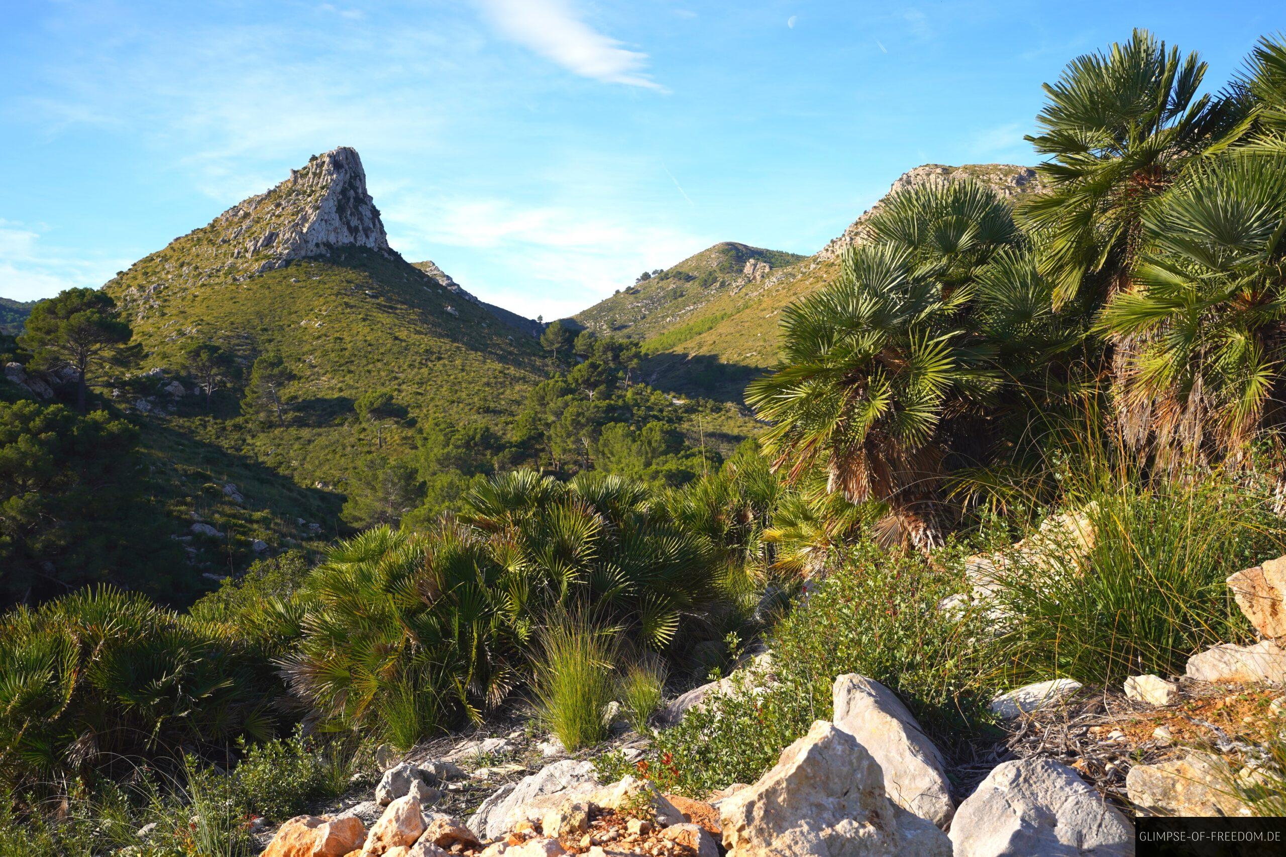 Ausblick auf die markanten Berge im Naturpark Llevant scaled Ausblick auf die markanten Berge im Naturpark Llevant
