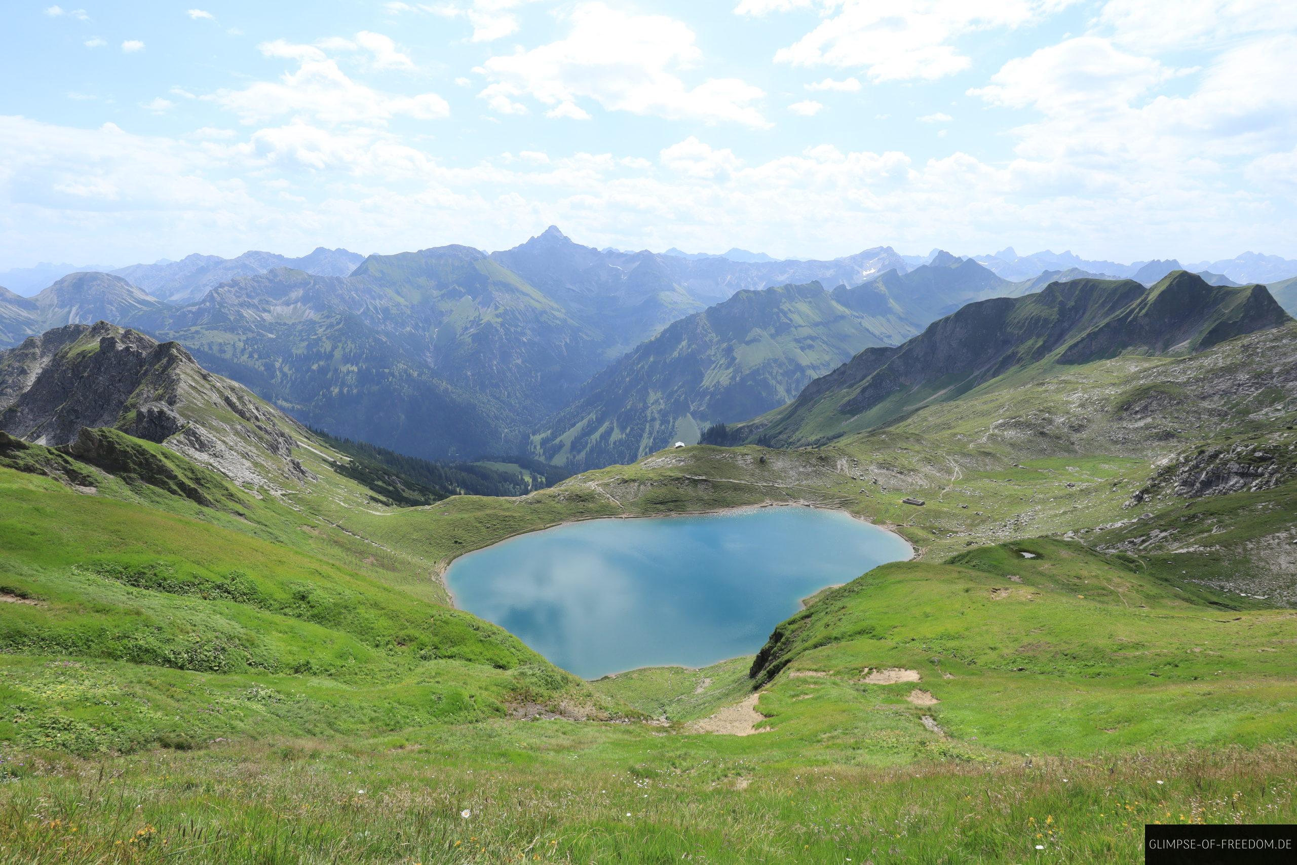 Ausblick von oben auf den Engeratsgundsee scaled Ausblick von oben auf den Engeratsgundsee