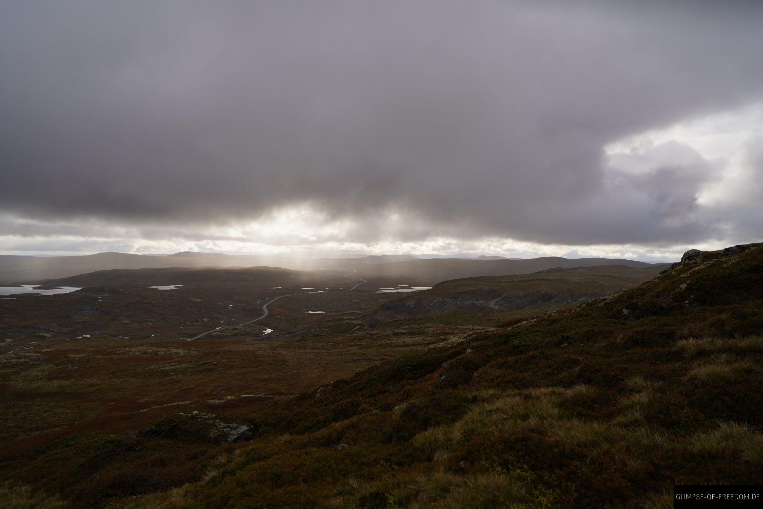 Aussicht auf Hardangervidda Strasse scaled Aussicht auf Hardangervidda Strasse