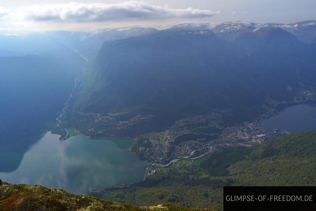 Aussicht auf Odda vom Gipfel des Rossnos