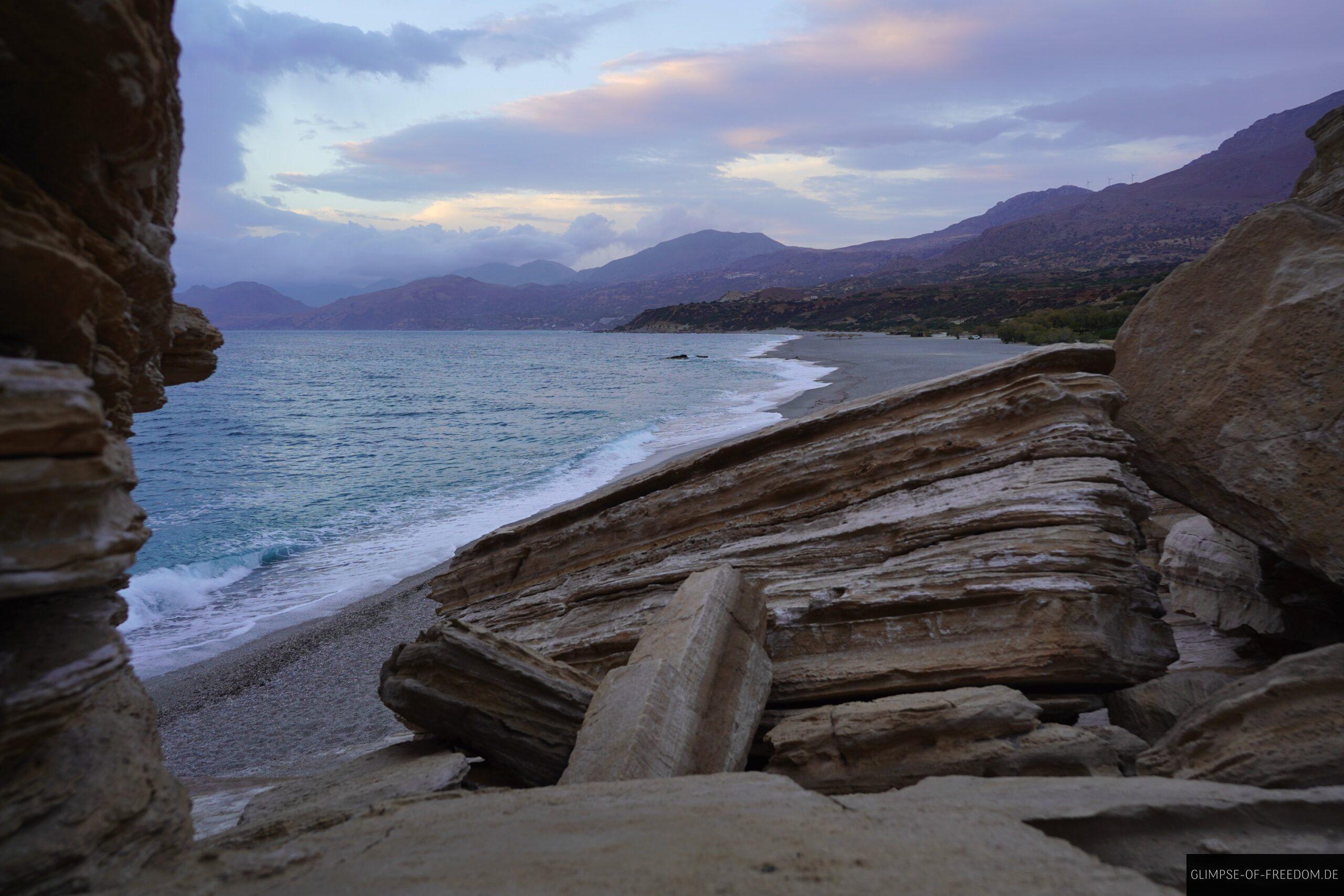 Aussicht auf den Triopetra Beach von den Felsen aus scaled Aussicht auf den Triopetra Beach von den Felsen aus