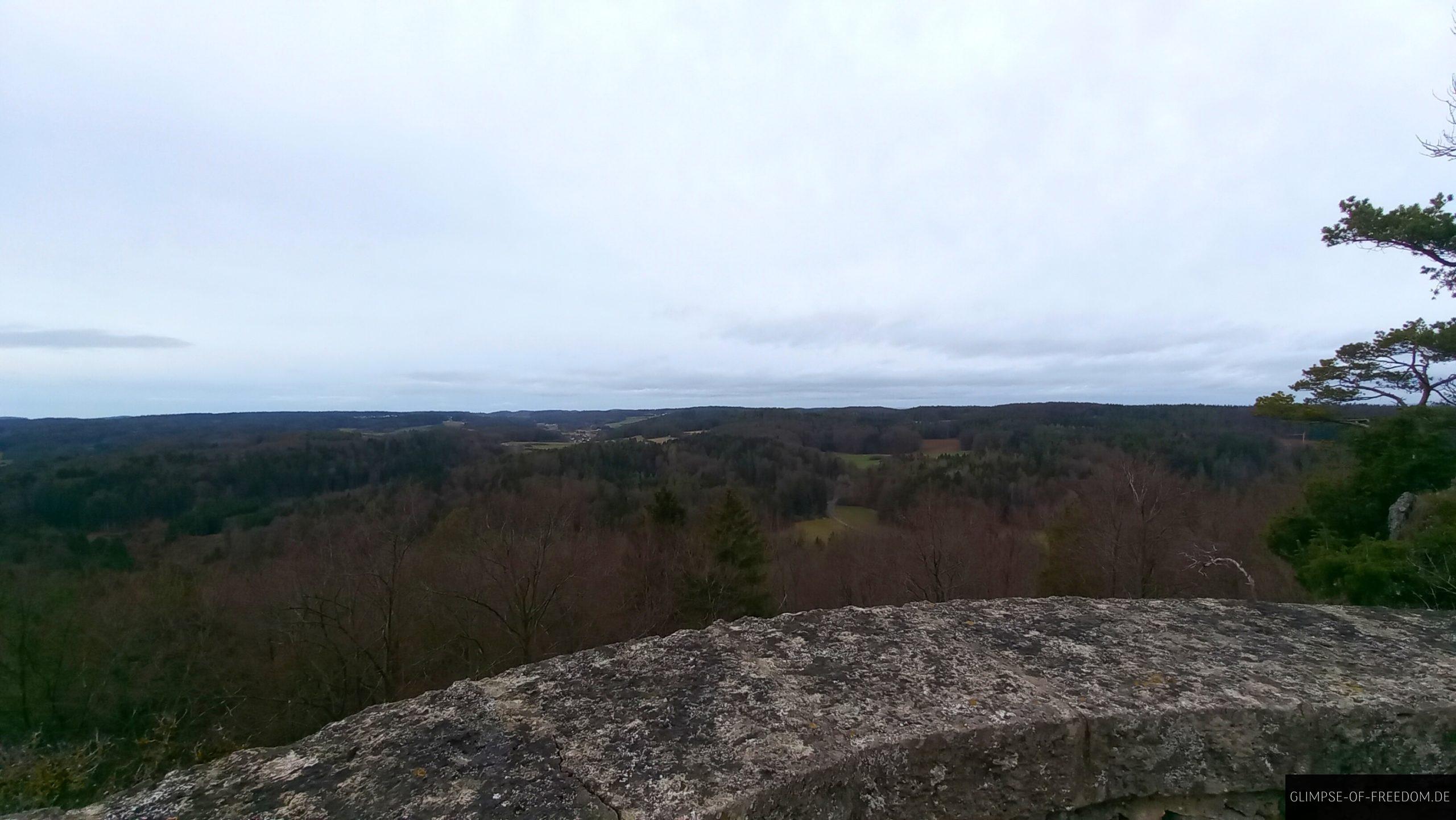 Aussicht mit Burgmauer von der Burgruine Leienfels