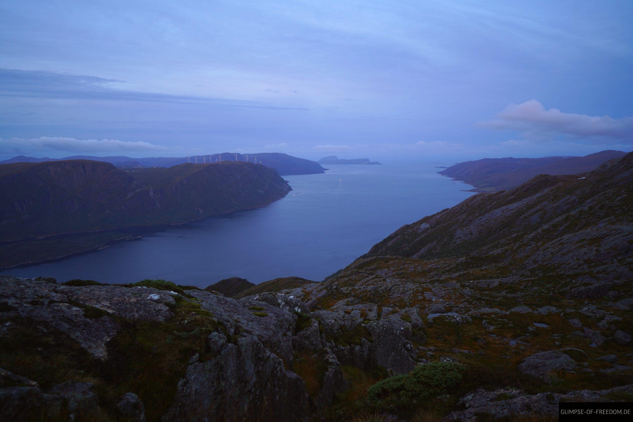 Aussicht über Fjord auf der Hornelen Tour