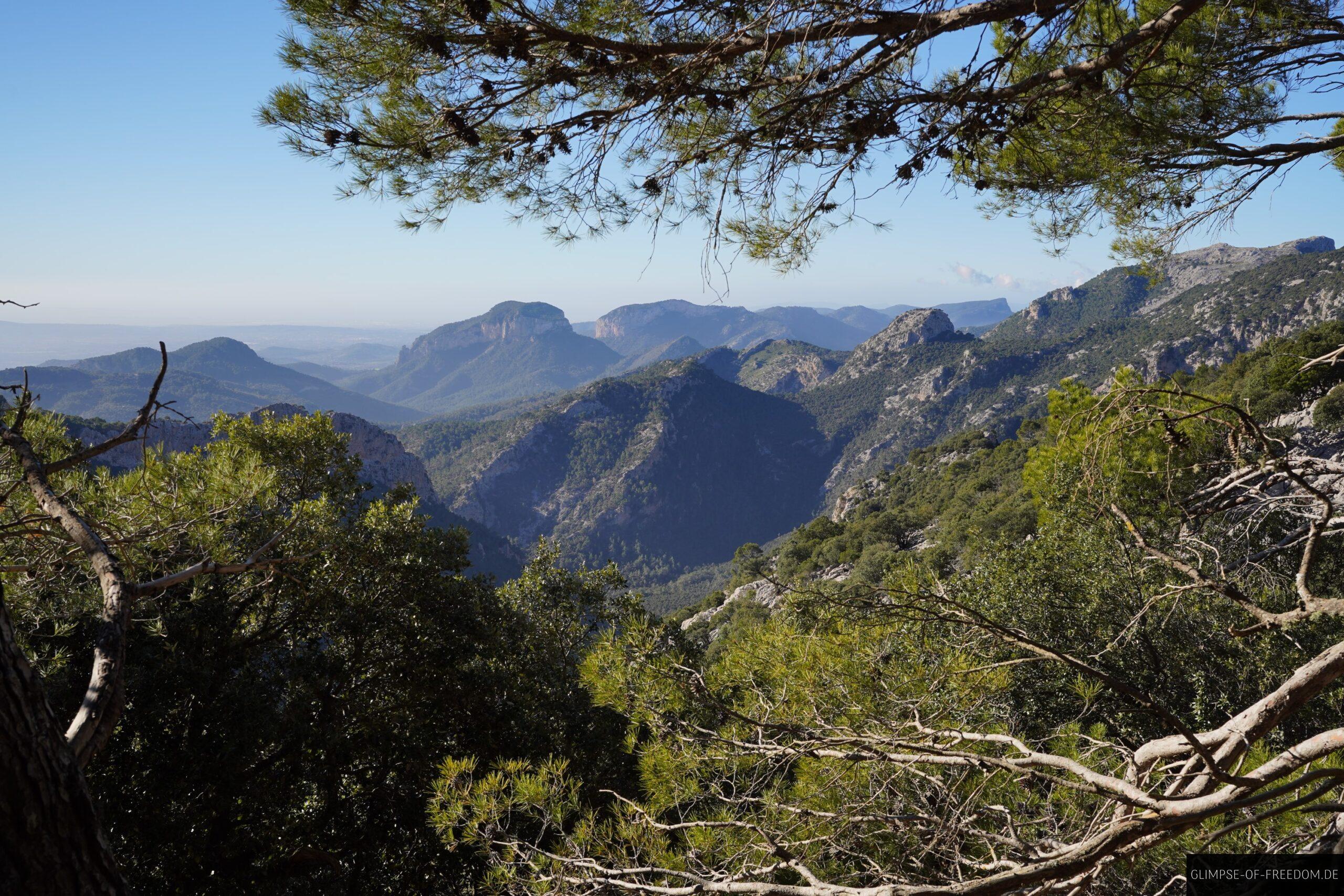 Aussicht ueber die Berge Mallorcas scaled Aussicht über die Berge Mallorcas