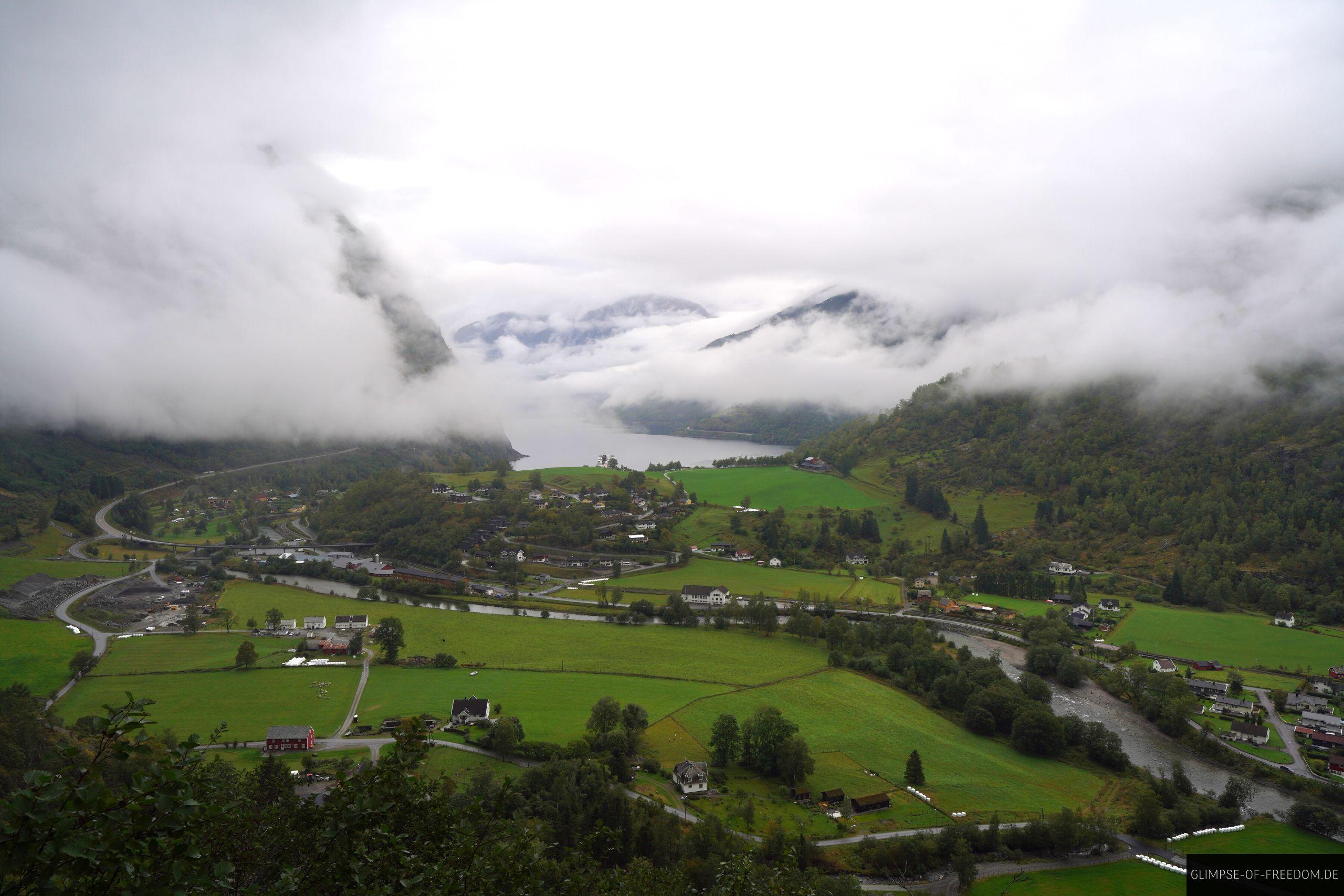 Aussicht vom Brekkefossen auf Flam und Fjord Aussicht vom Brekkefossen auf Flam und Fjord