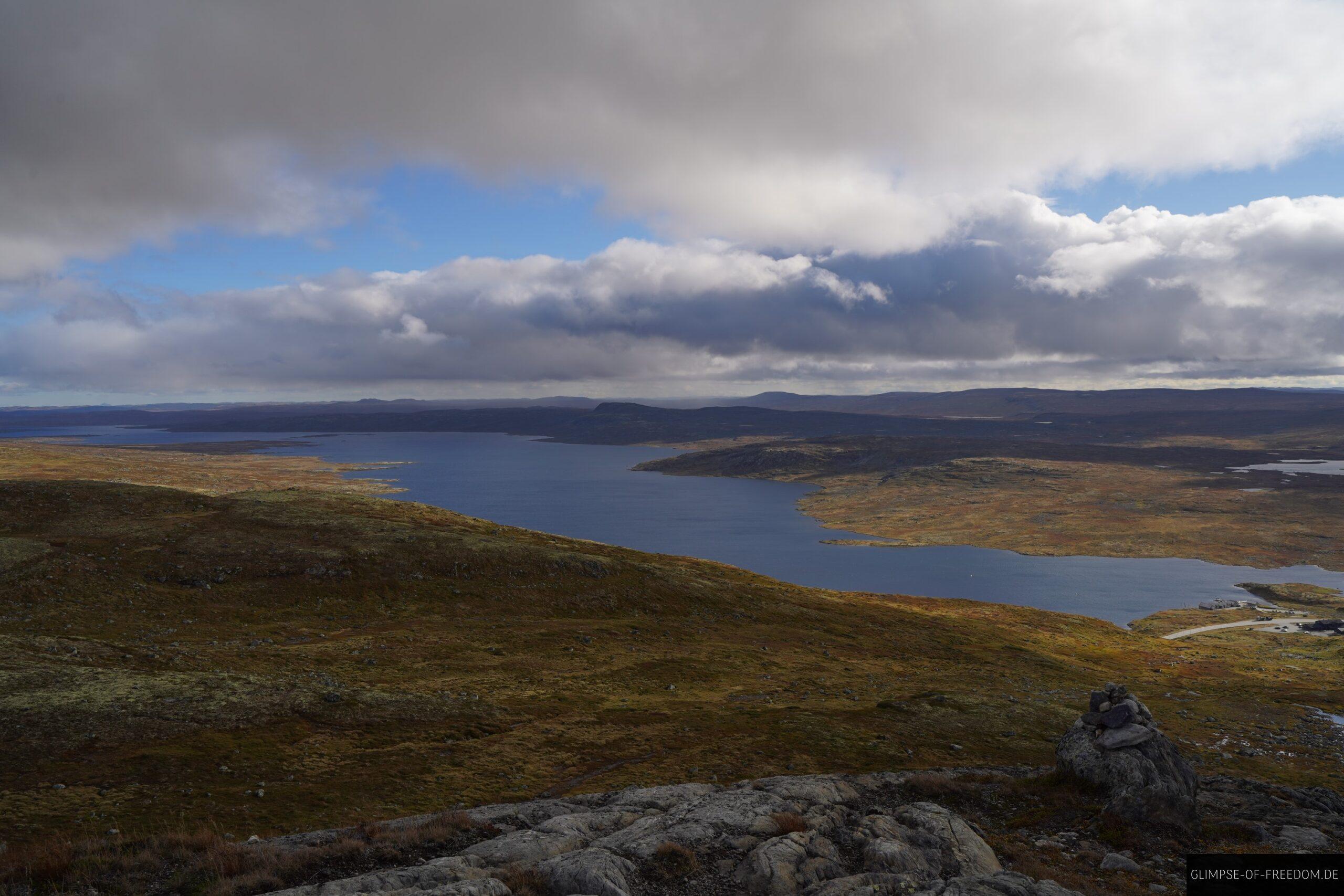Aussicht vom Halnekollen auf den See Halnekongen scaled Aussicht vom Halnekollen auf den See Halnekongen
