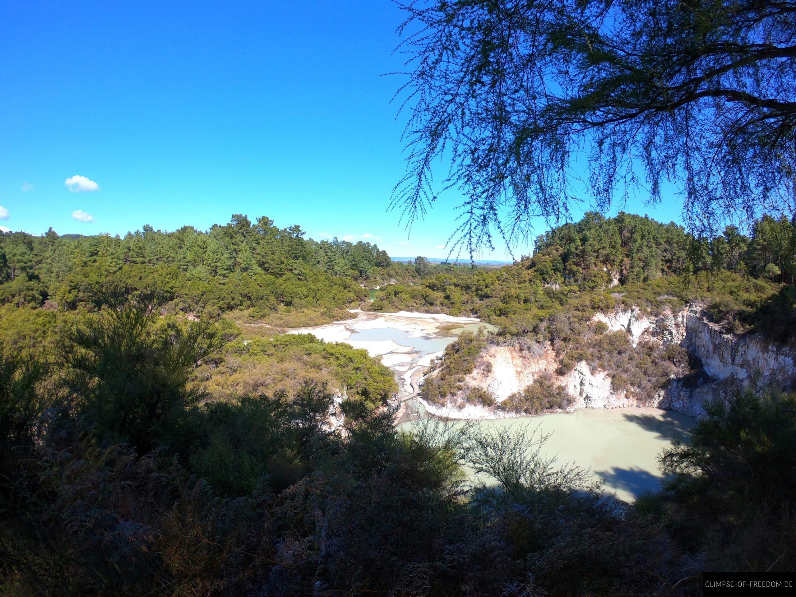 Aussichtspunkt mit Blick auf die Geothermale Umgebung scaled DCIM100GOPROGOPR1515.JPG