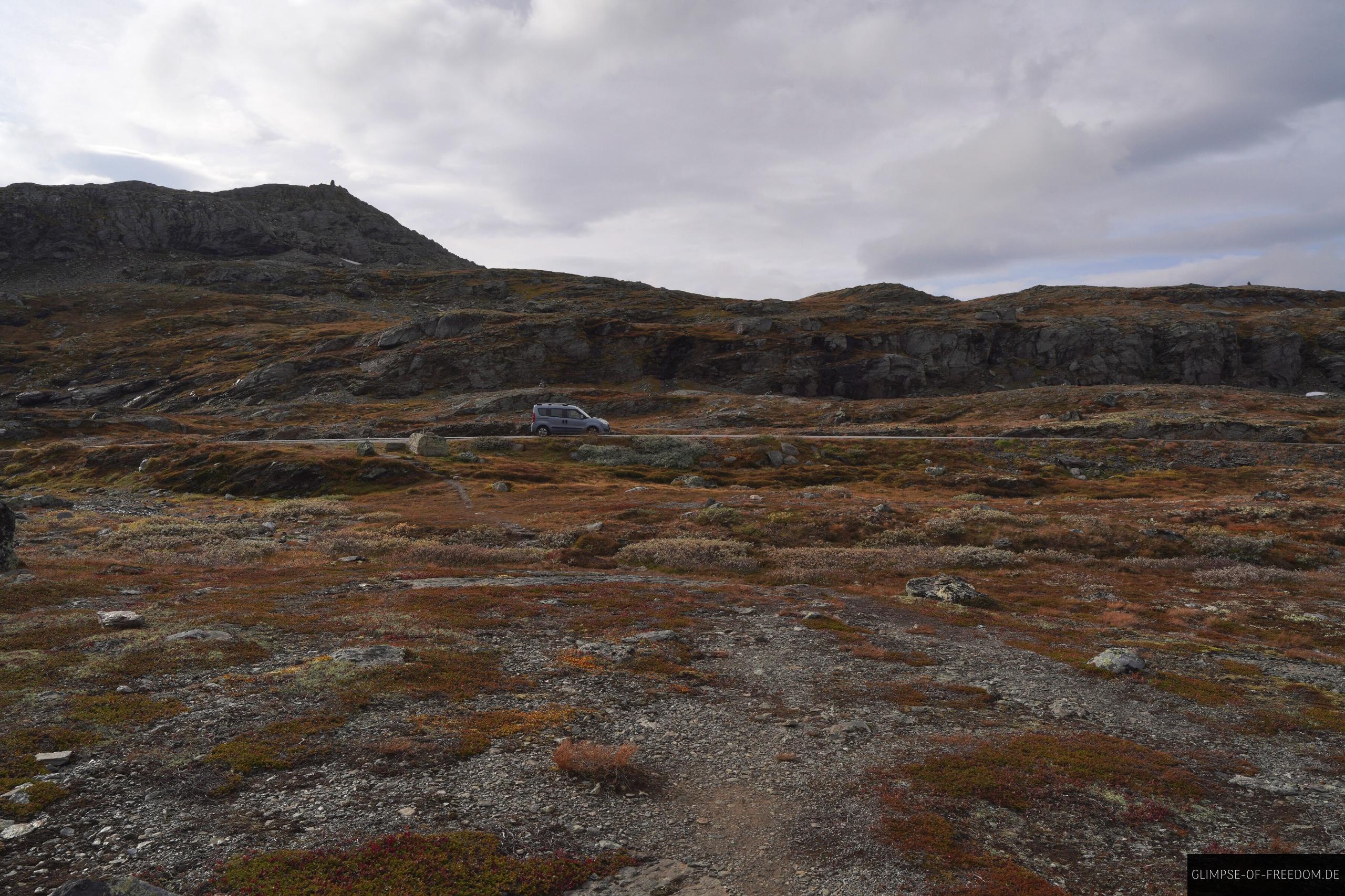 Auto auf der Aurlandsfjellet Landschaftsstrasse Auto auf der Aurlandsfjellet Landschaftsstrasse