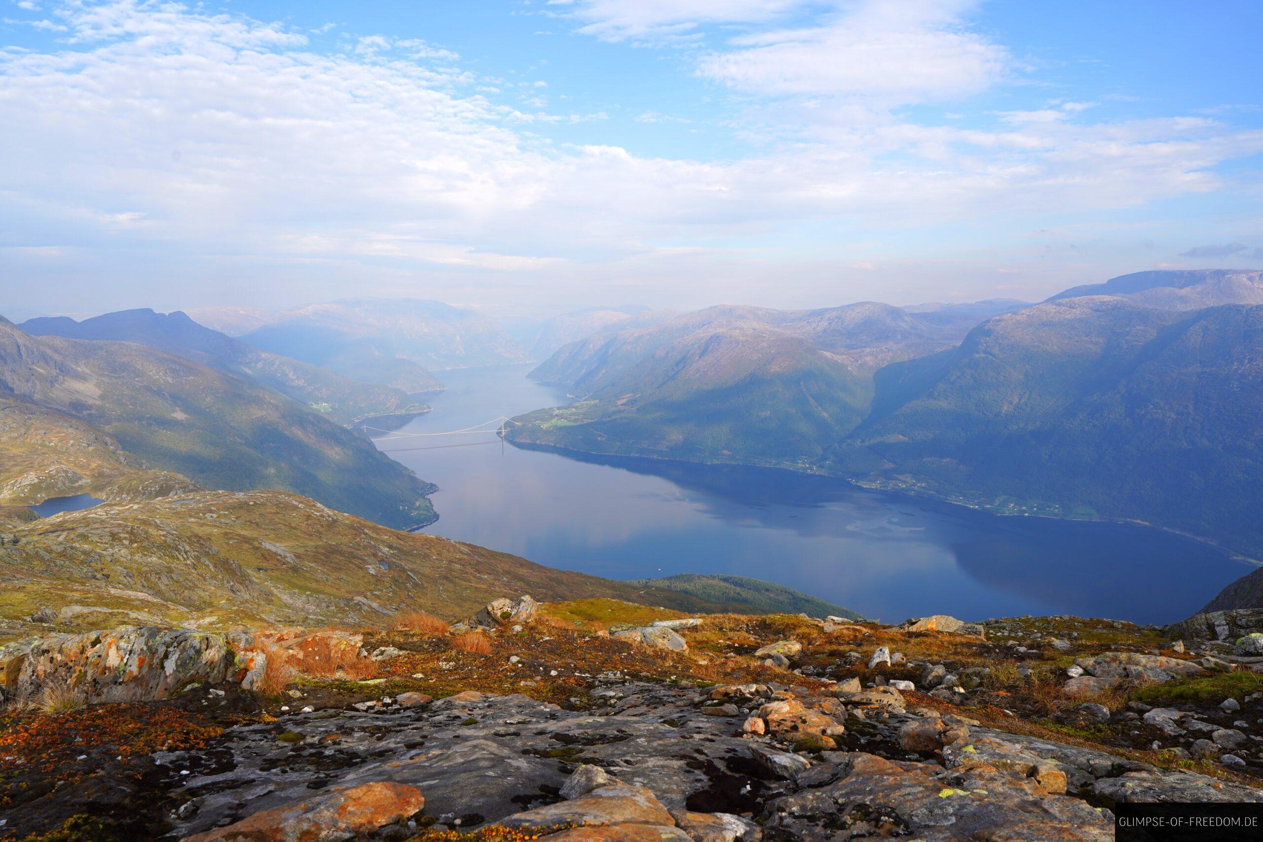 BLick auf den Hardangerfjord vom Oksen Gipfel scaled BLick auf den Hardangerfjord vom Oksen Gipfel