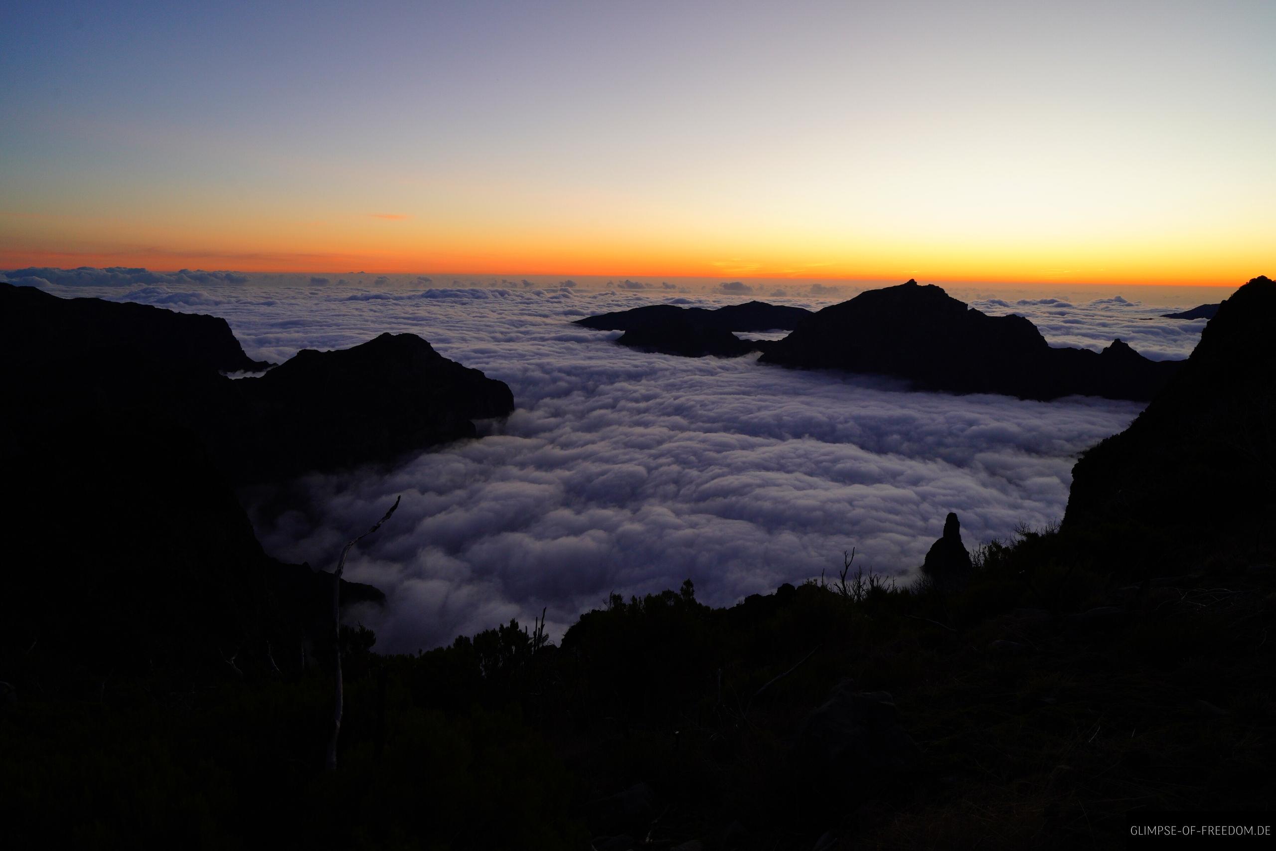 Berge und Wolken in der Abendroete Berge und Wolken in der Abendröte