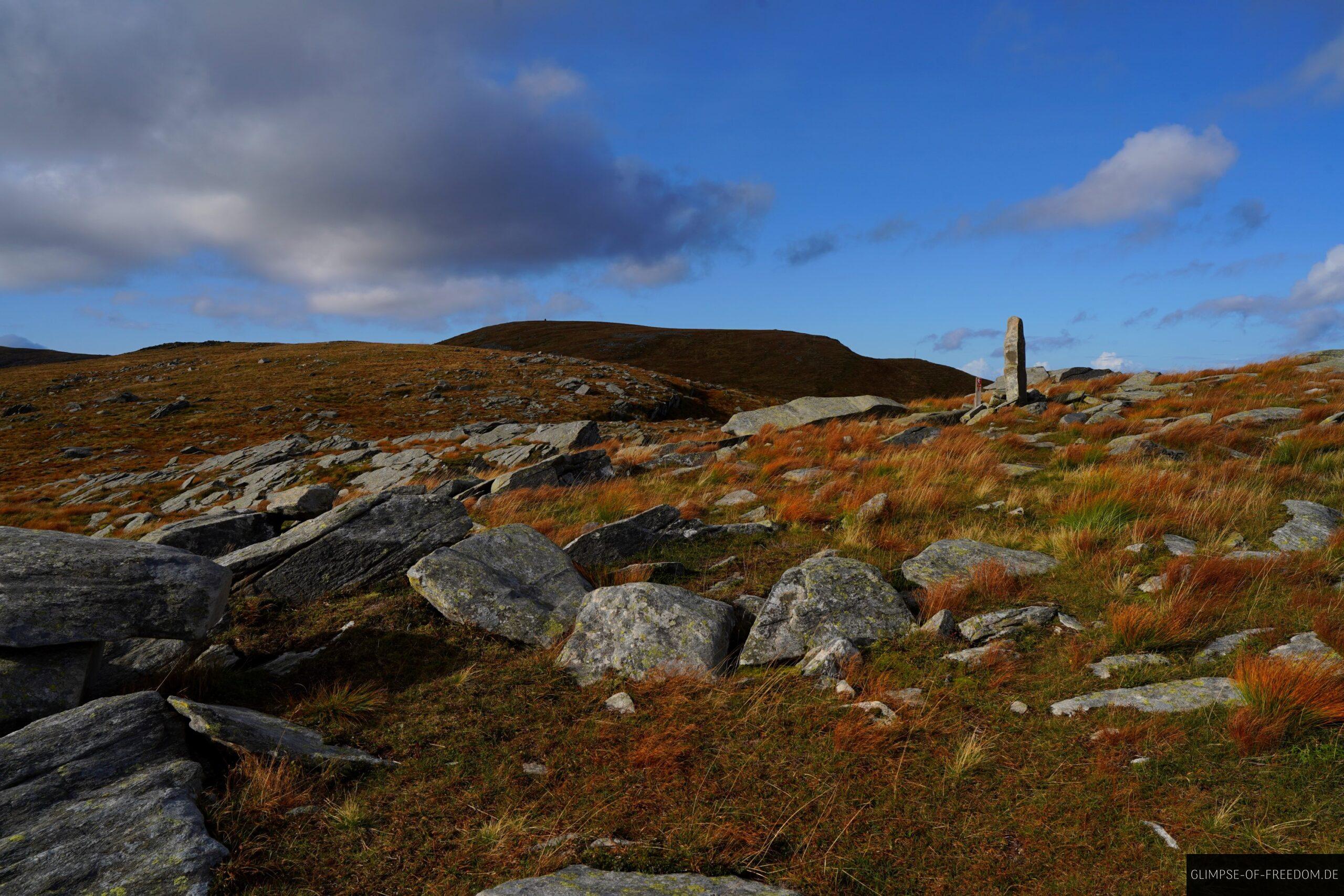 Bergplatteau auf dem Vetvika Hike scaled Bergplatteau auf dem Vetvika Hike