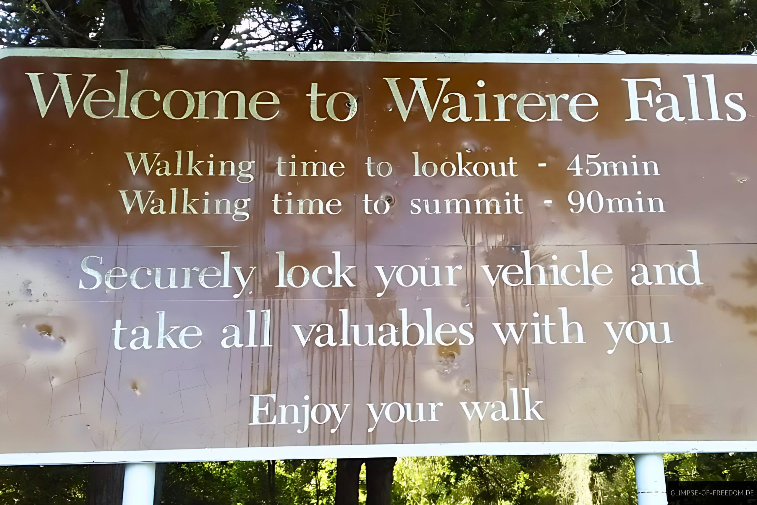 Beschilderung am Wairere Falls Parkplatz scaled Beschilderung am Wairere Falls Parkplatz