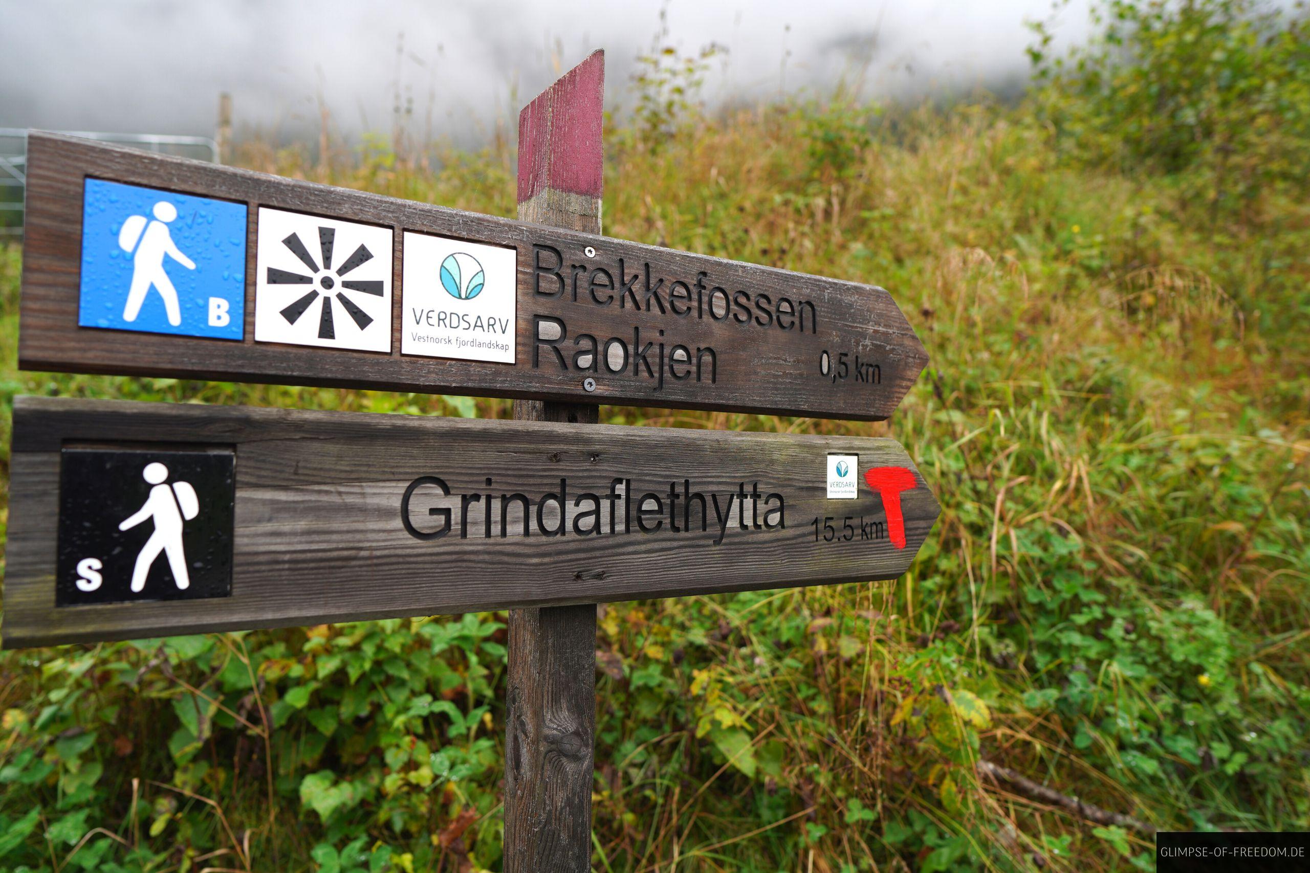 Beschilderung fuer die Brekkefossen Wanderung Norwegen Beschilderung für die Brekkefossen Wanderung Norwegen