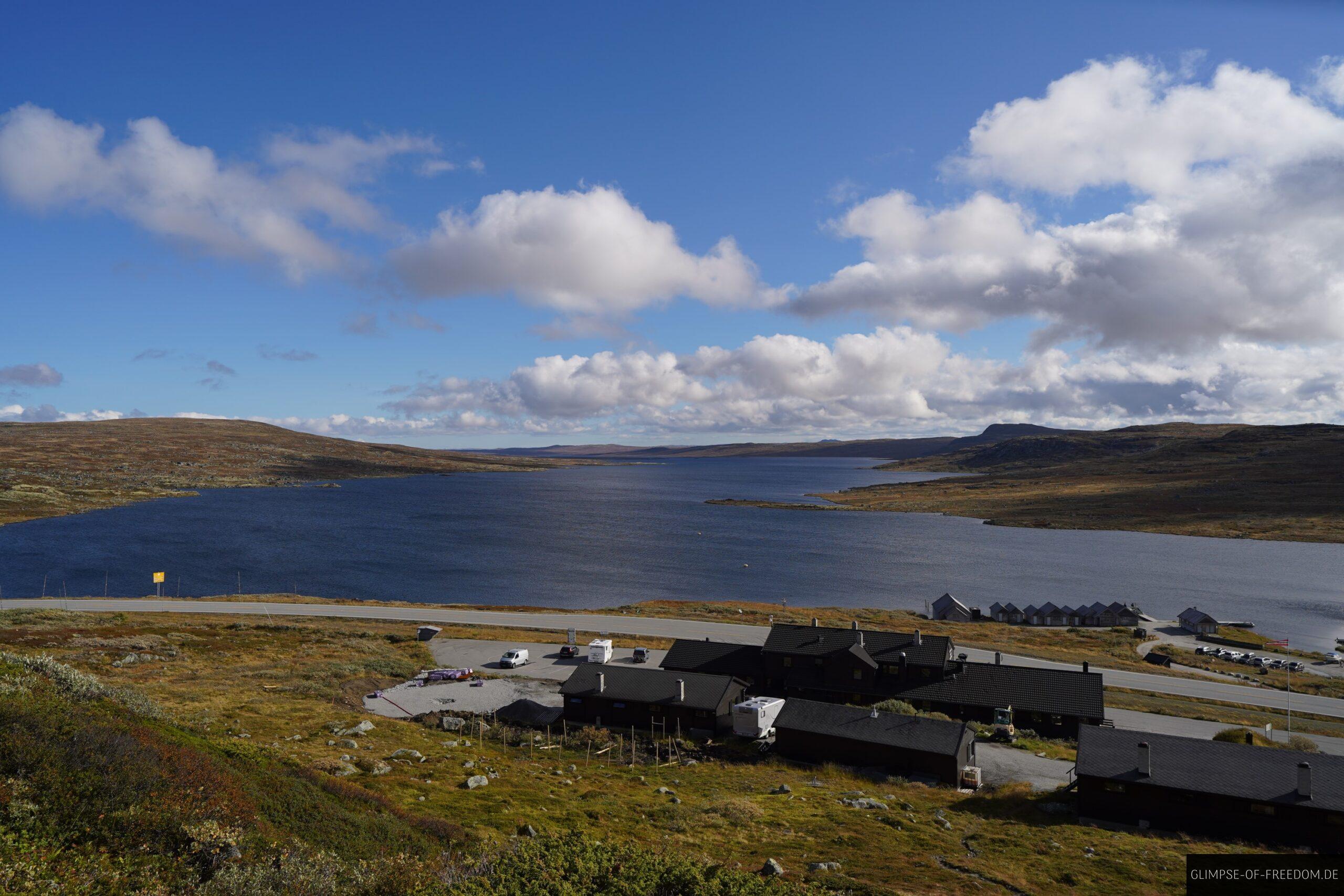 Blick auf Cafe Halne Fjellstugu scaled Blick auf Café Halne Fjellstugu