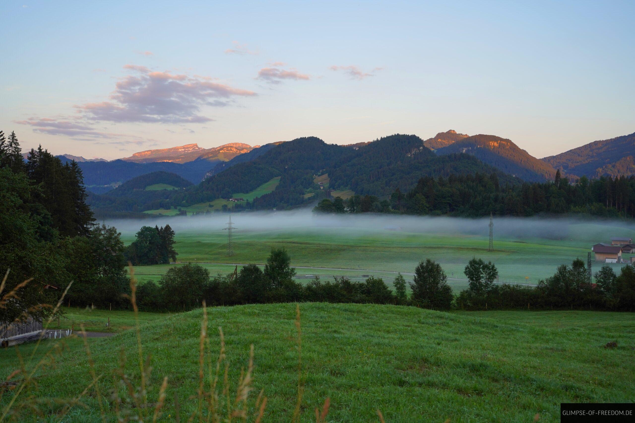 Blick auf Nebel im Tal scaled Blick auf Nebel im Tal