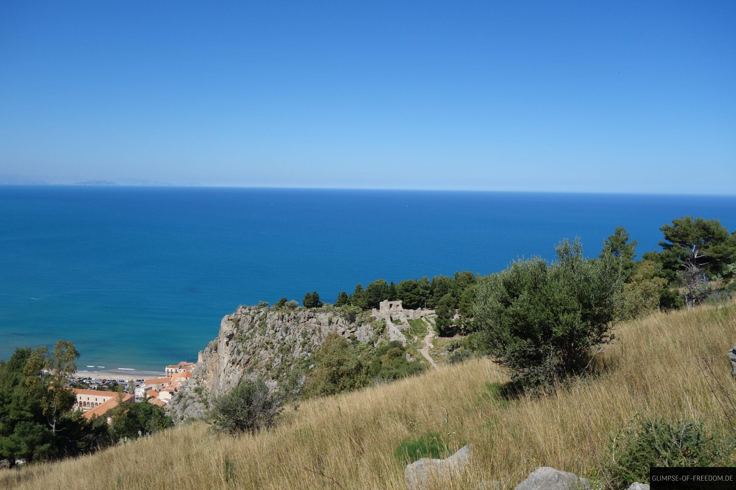 Blick auf Ruine auf La Rocca scaled Blick auf Ruine auf La Rocca