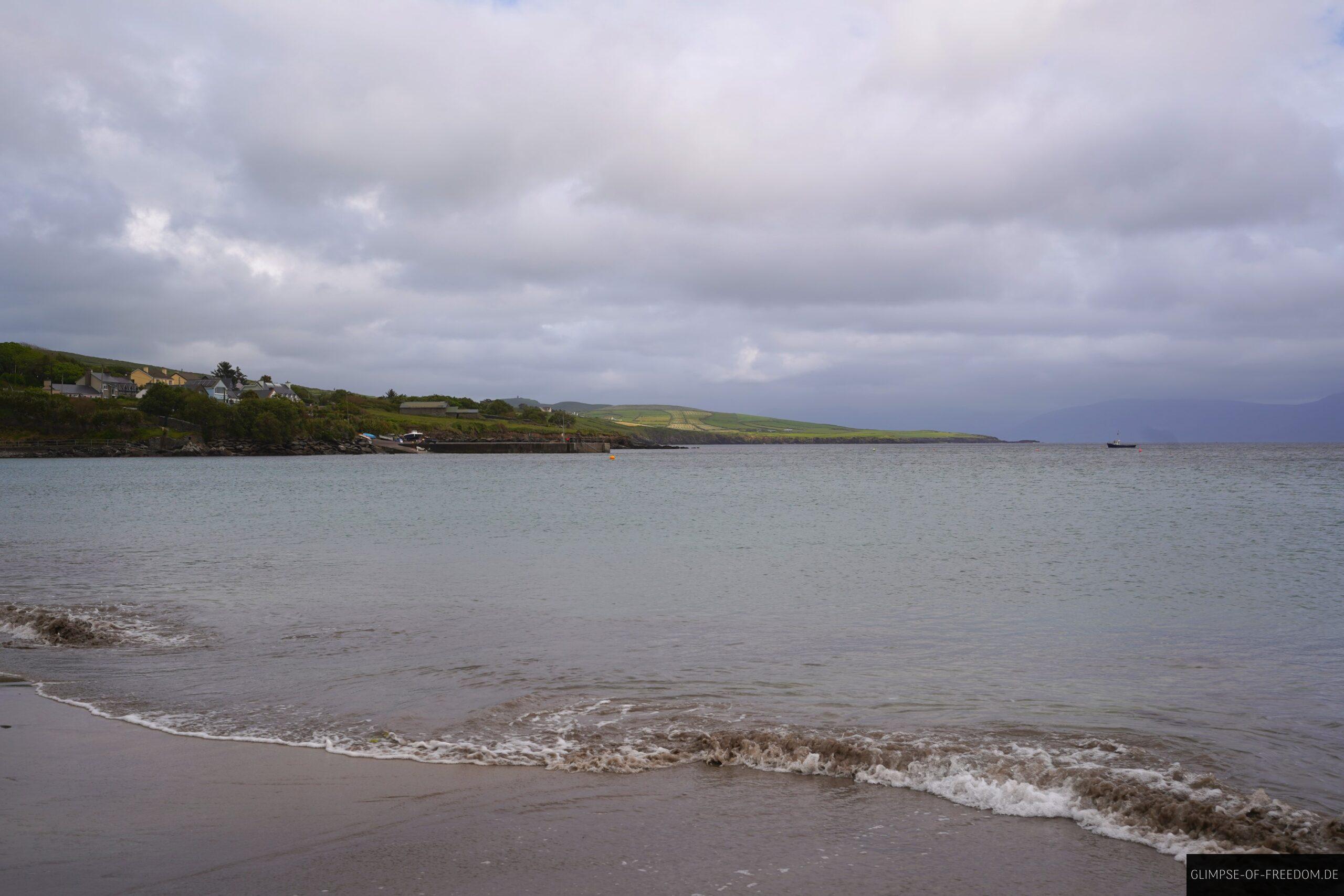 Blick auf das Meer vom Carhoo Beach scaled Blick auf das Meer vom Carhoo Beach