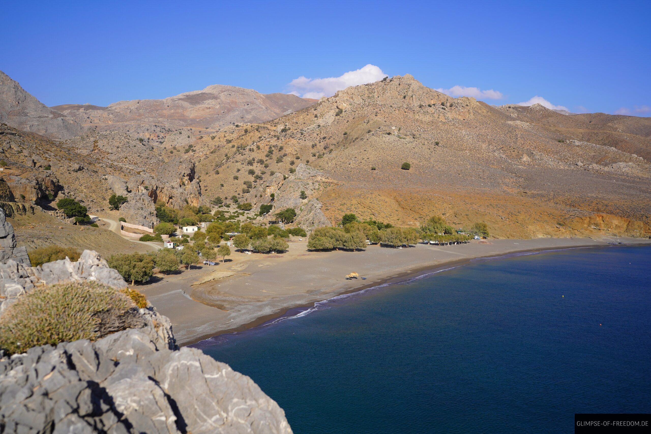 Blick auf den Tripiti Beach von einem Inselauslaeufer scaled Blick auf den Tripiti Beach von einem Inselausläufer