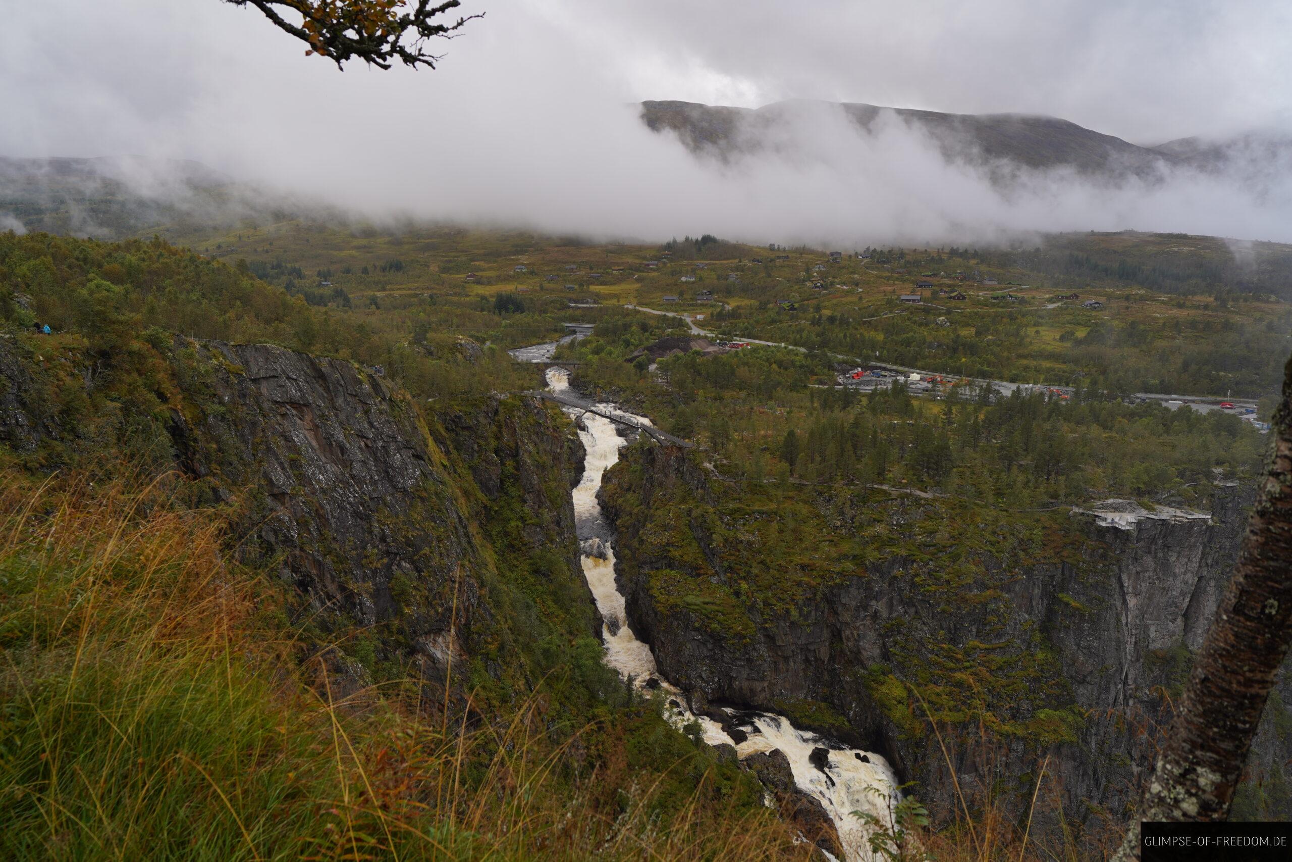 Blick auf den Voringsfossen und die Umgebung scaled Blick auf den Voringsfossen und die Umgebung