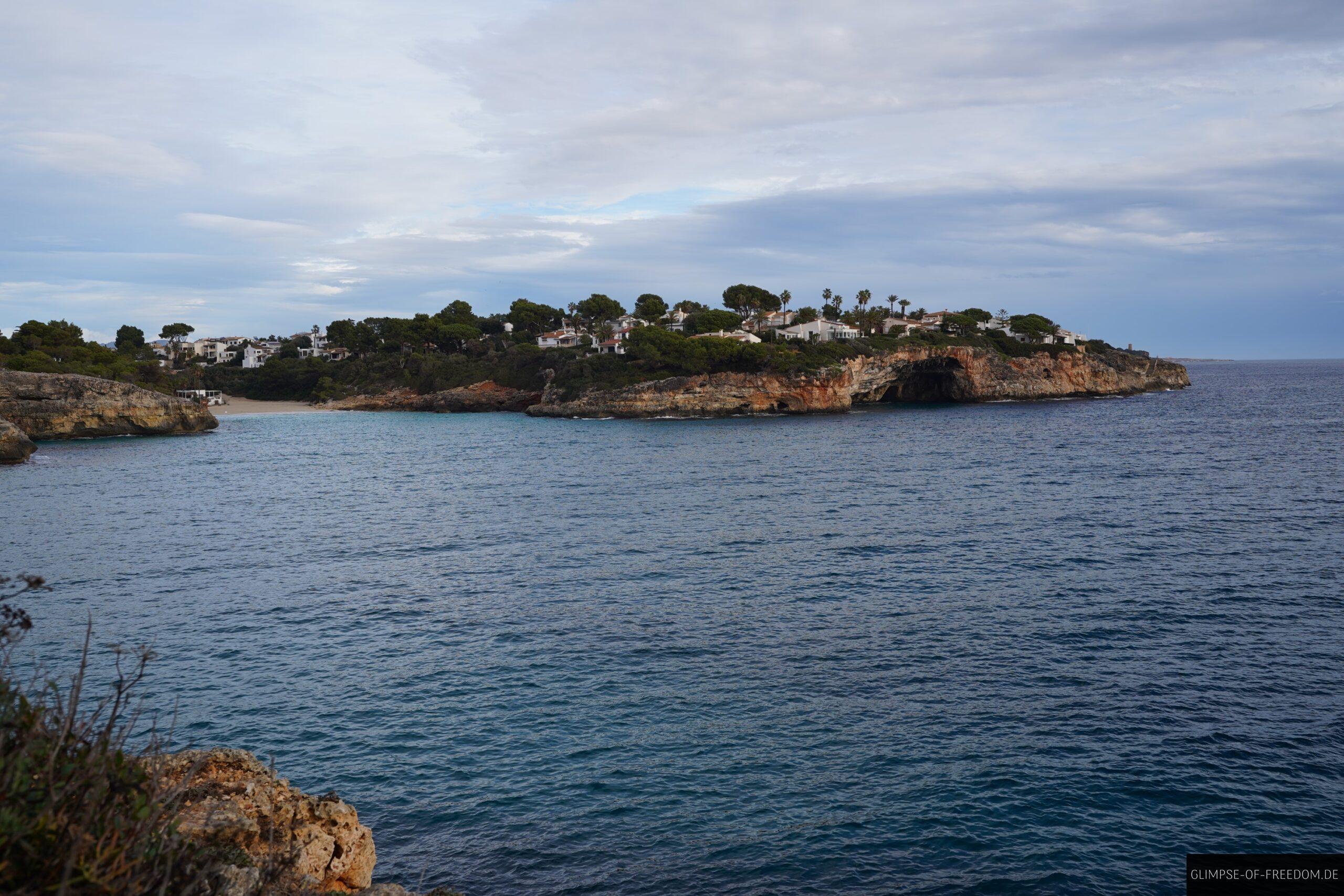 Blick auf die Cala Anguila scaled Blick auf die Cala Anguila