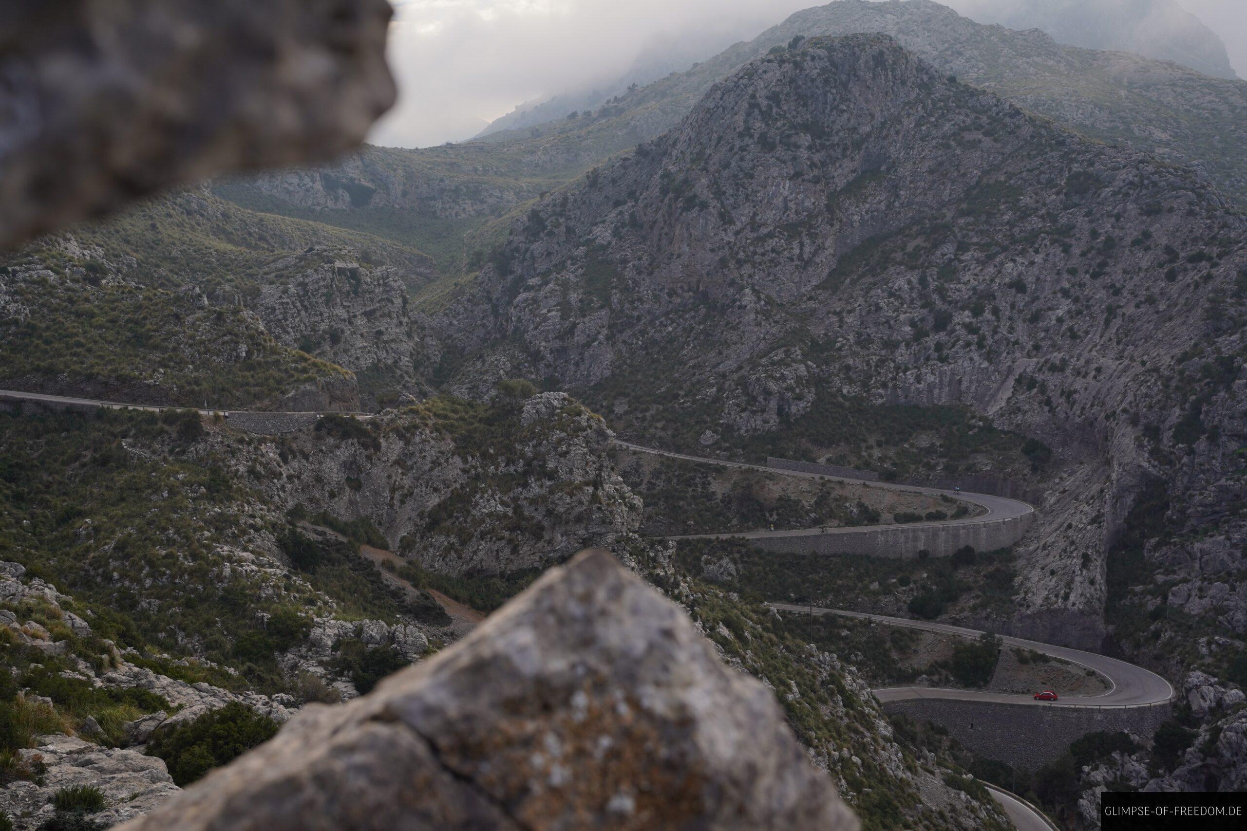Blick auf die Sa Calobra Strasse MA 2141 scaled Blick auf die Sa Calobra Straße MA 2141
