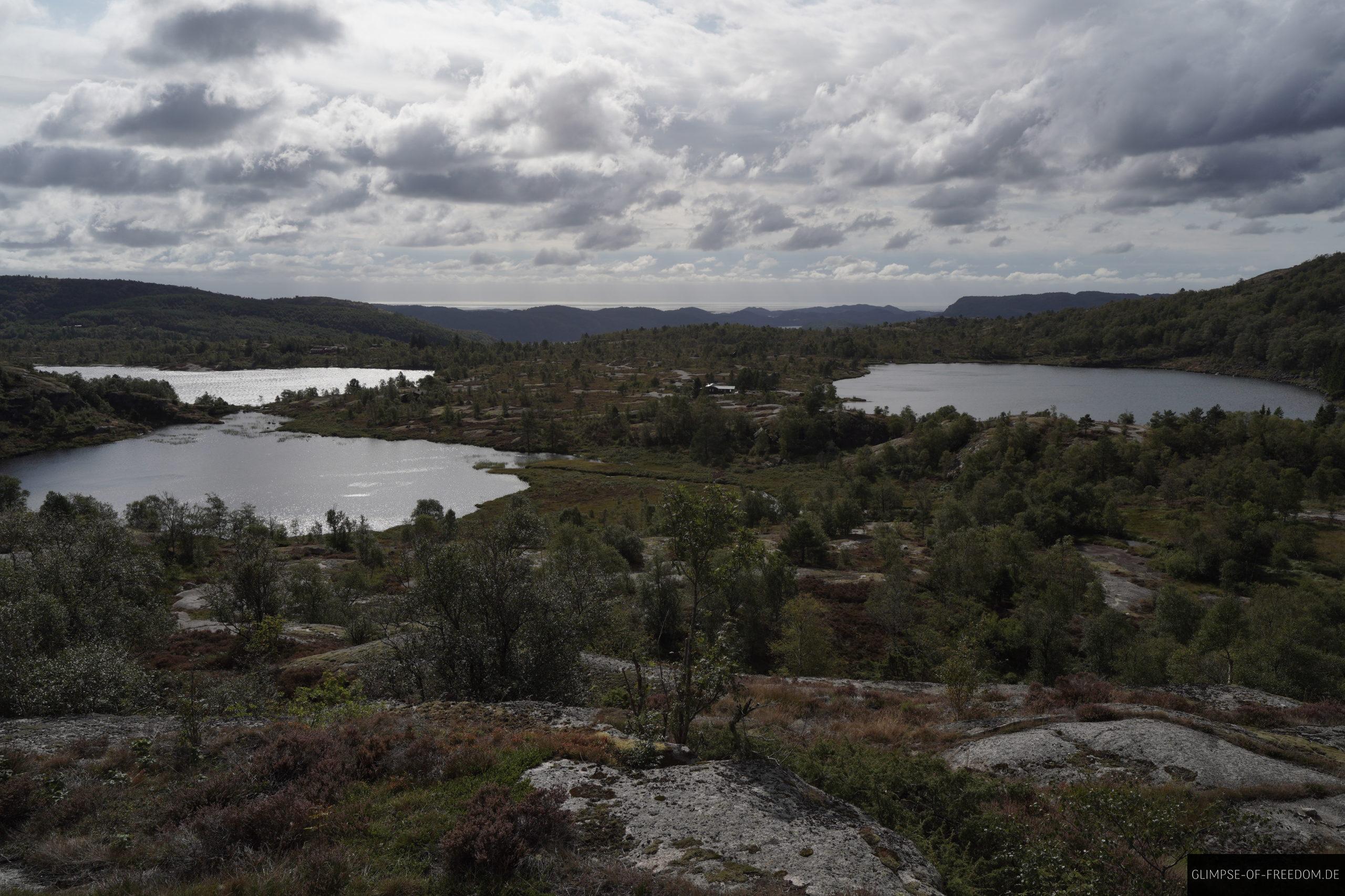 Blick auf die Seen am Skrelia Wasserfall scaled Blick auf die Seen am Skrelia Wasserfall