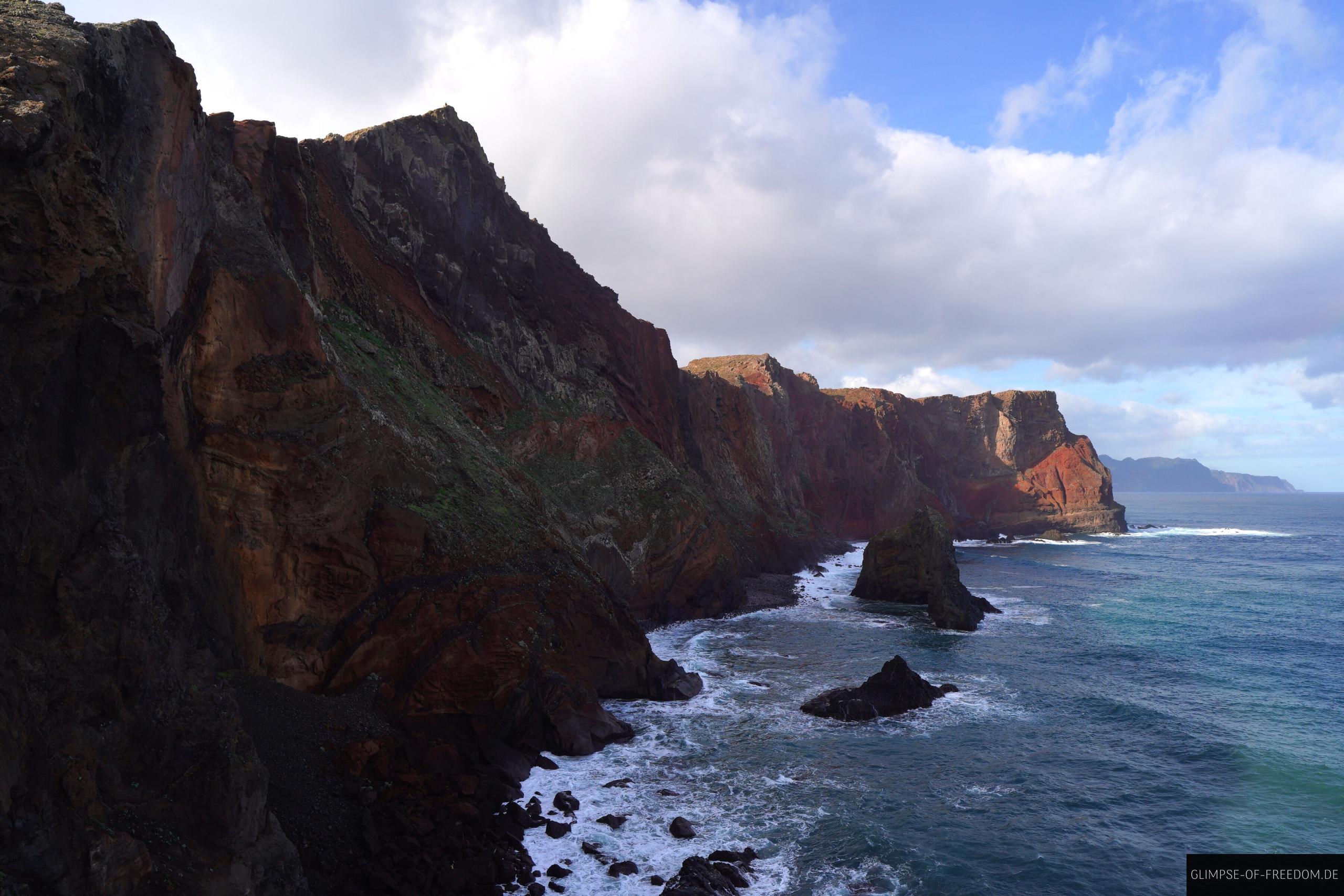 Blick entlang der Steilkueste auf Madeiras Ponta de Sao Lourenco Blick entlang der Steilküste auf Madeiras Ponta de Sao Lourenco