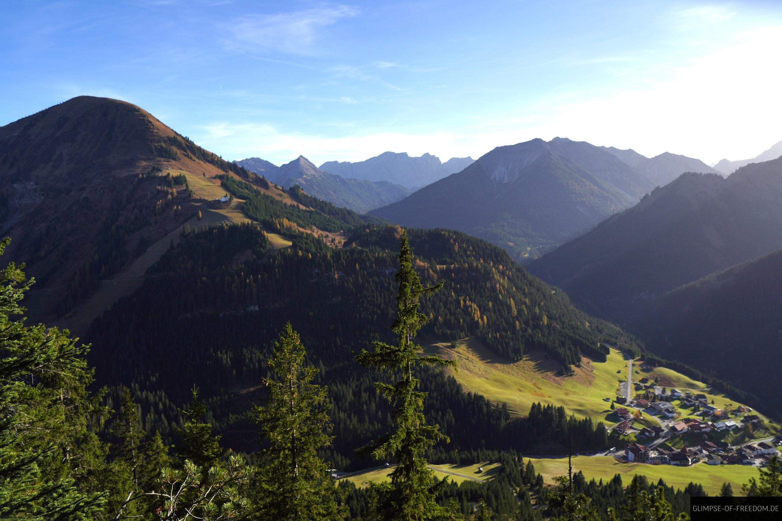 Blick in die Berge am Anfang der Thaneller Wanderung Blick in die Berge am Anfang der Thaneller Wanderung
