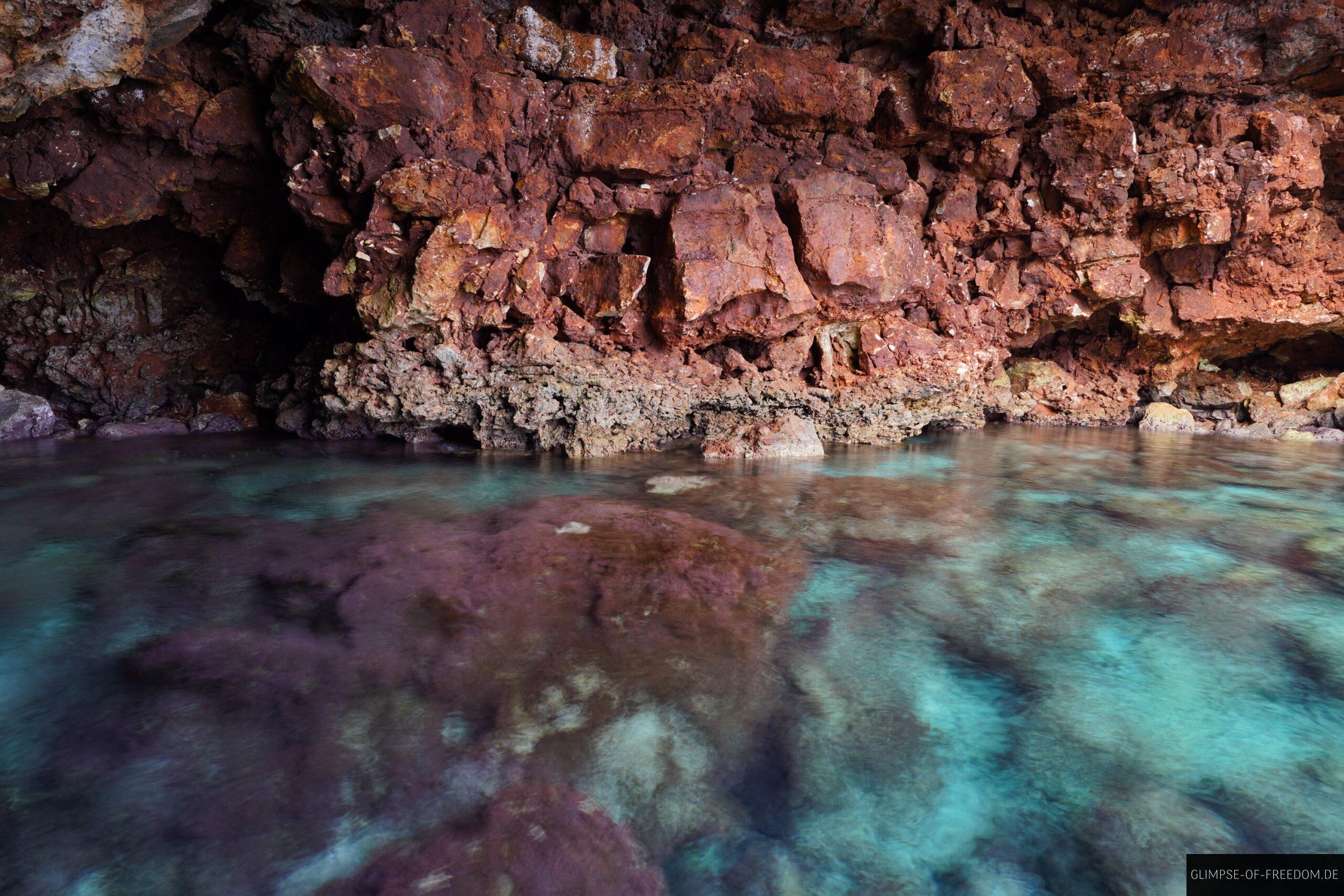 Blick in die Cala Morlanda Hoehle scaled Blick in die Cala Morlanda Höhle