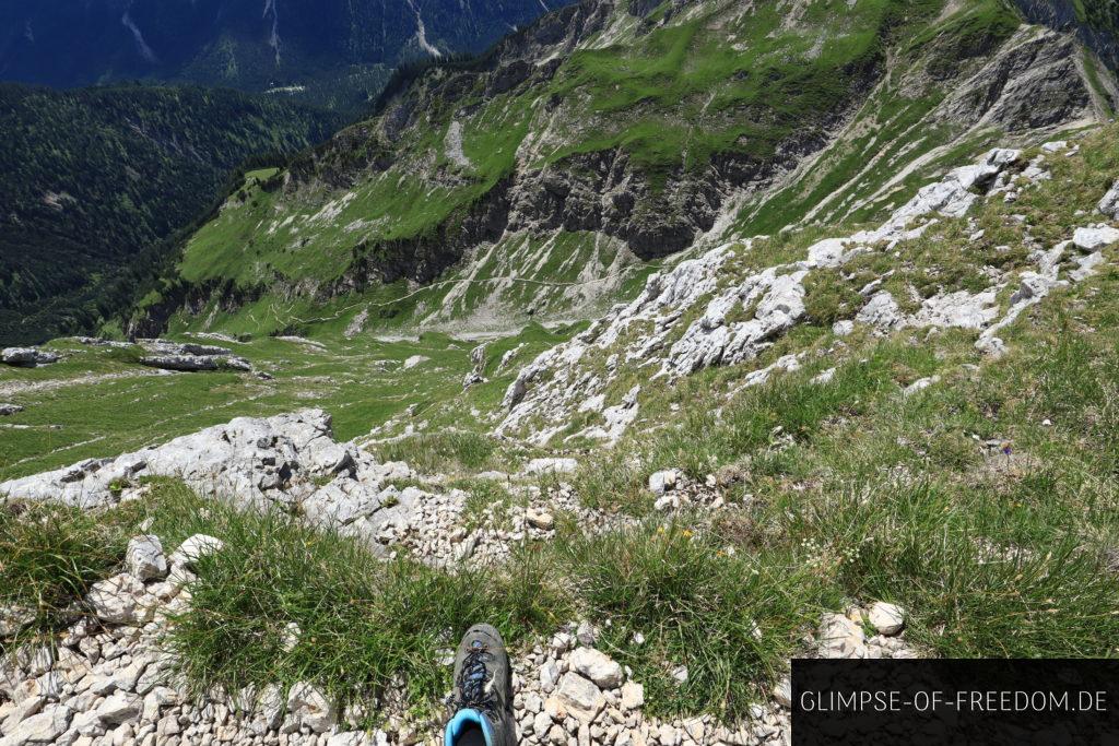 Blick in die Tiefe vom Hochplatte Gipfel