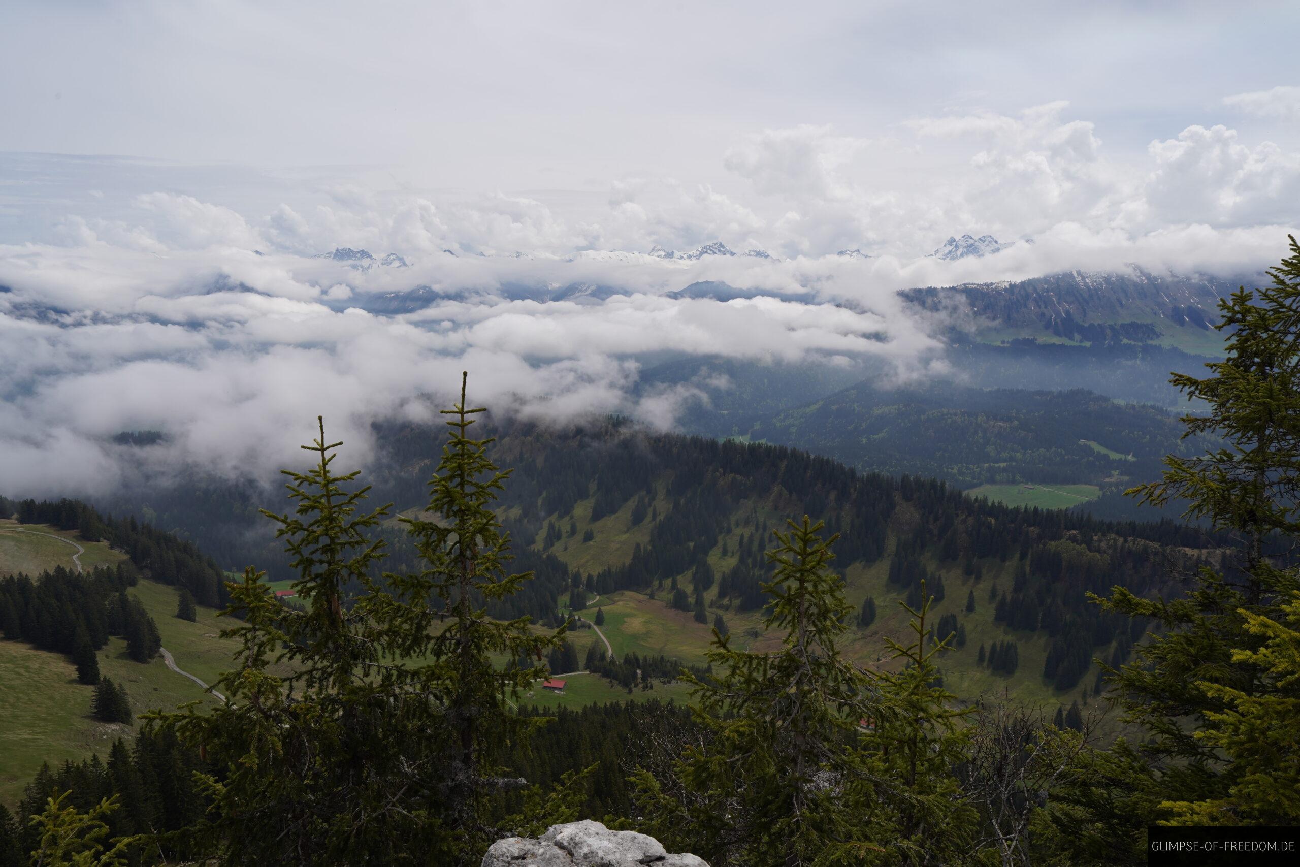 Blick ueber die Wolken scaled Blick über die Wolken