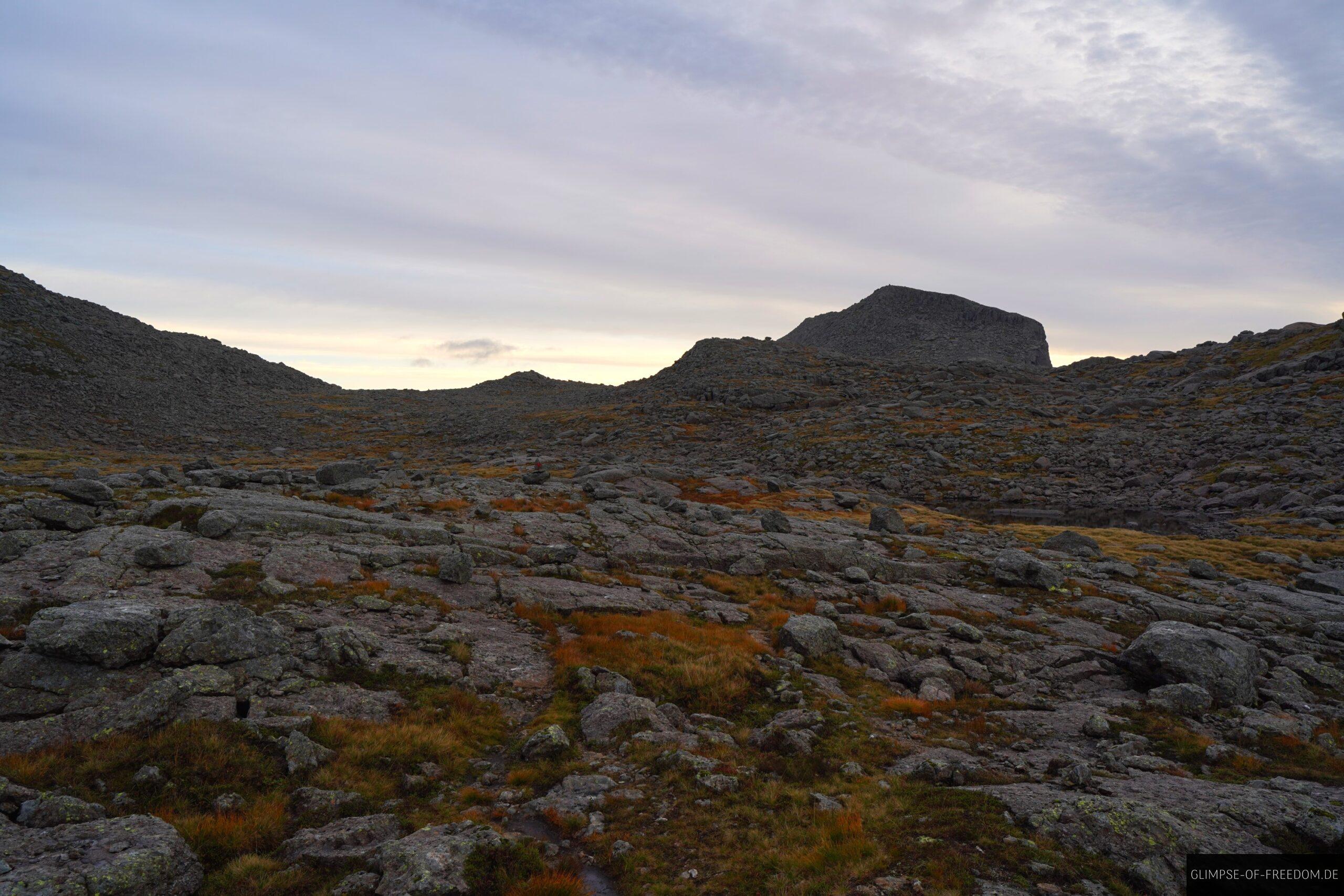 Blick zu den Hornelen Gipfeln scaled Blick zu den Hornelen Gipfeln