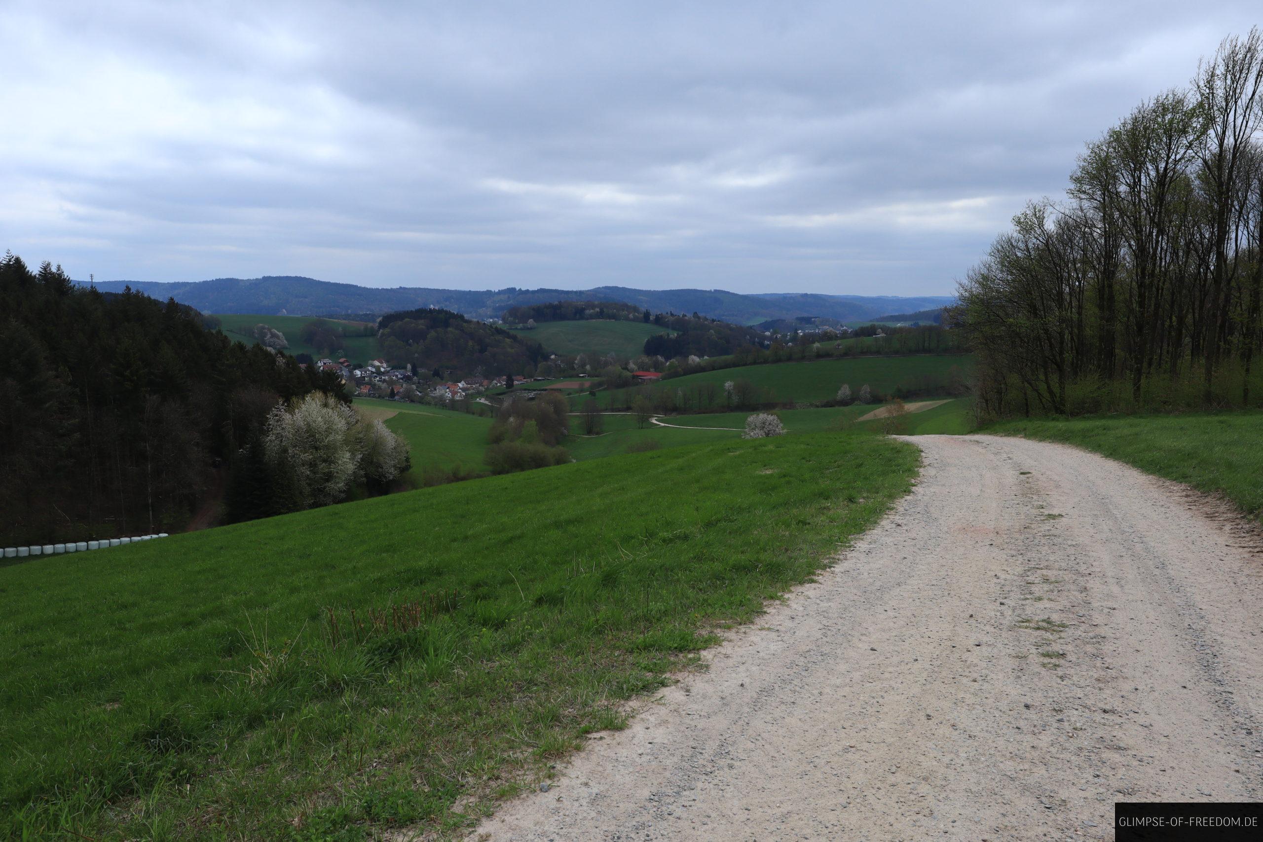 Breite Pfade auf dem Hoehenweg Tromm scaled Breite Pfade auf dem Höhenweg Tromm