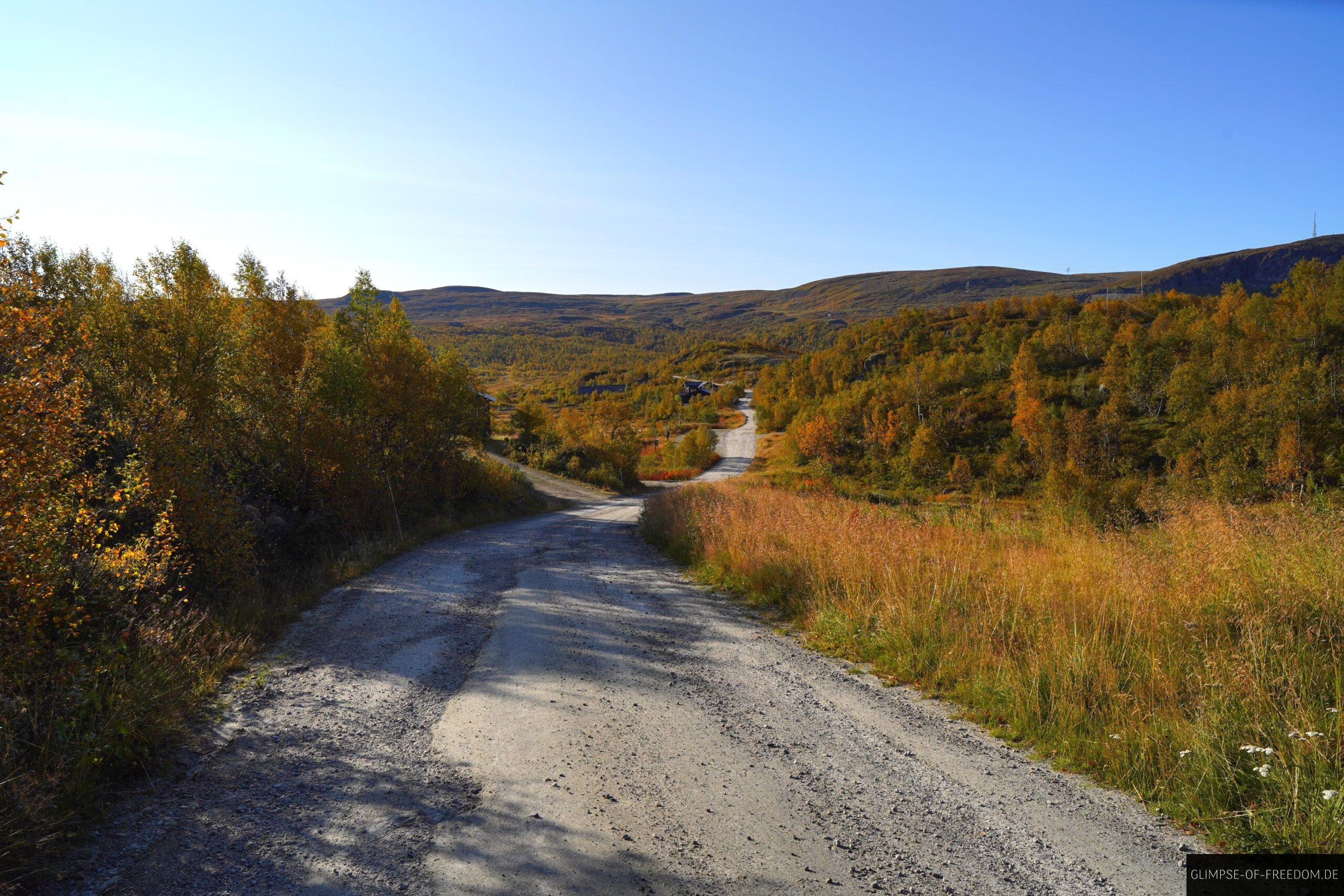 Breiter Wanderweg in das Hardangervidda Gebiet scaled Breiter Wanderweg in das Hardangervidda Gebiet