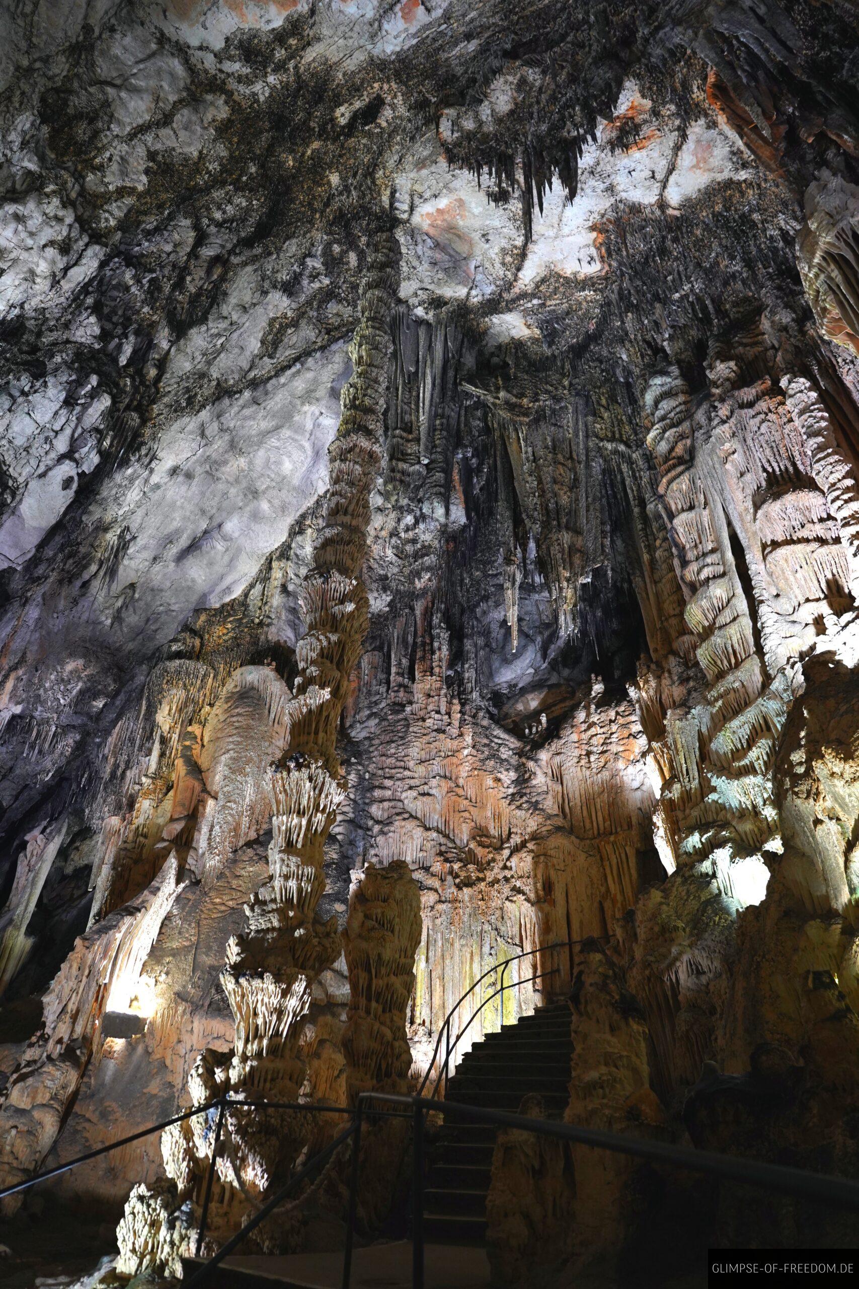 Die Koenigin der Saeulen scaled Die Königin der Säulen