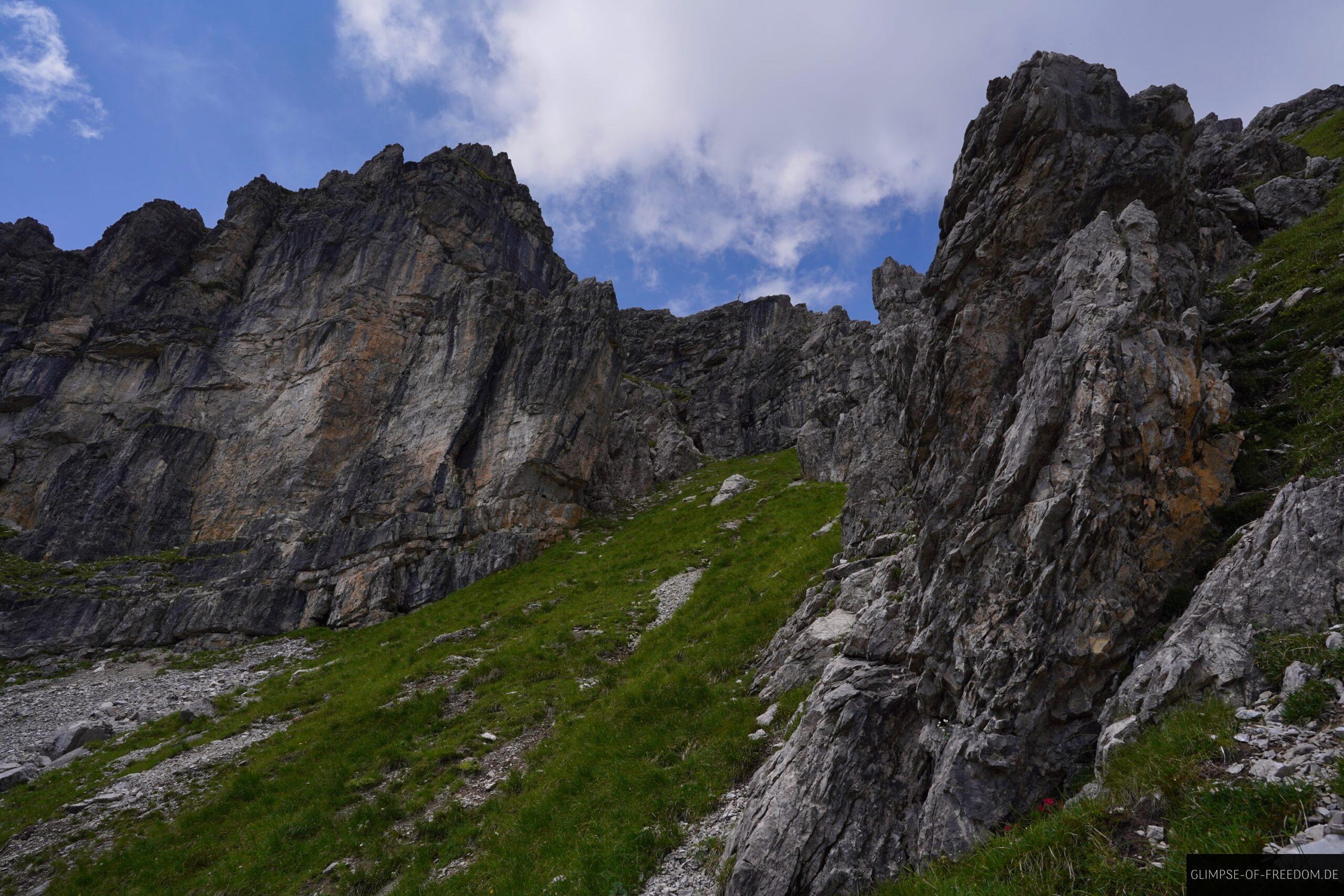 Die Kraxelei zum Gipfel beginnt scaled Die Kraxelei zum Gipfel beginnt