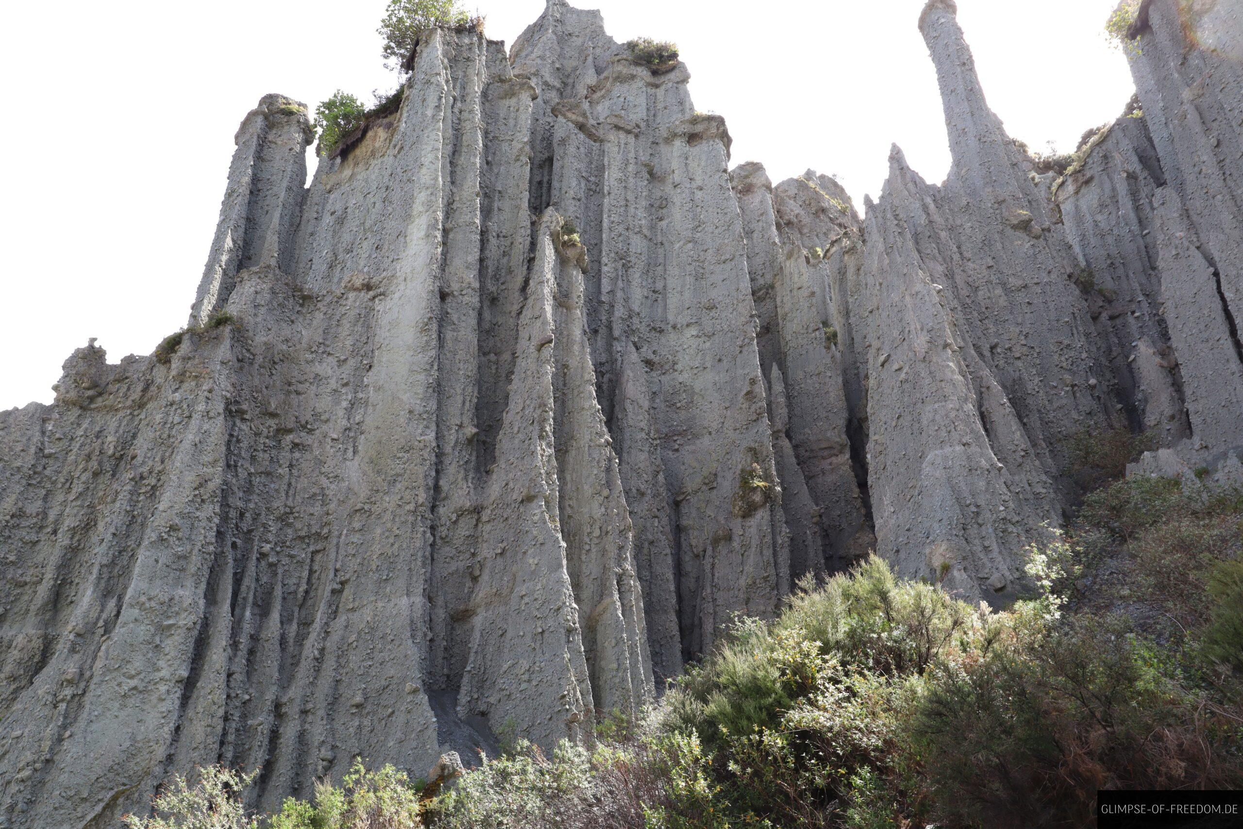Die Putangirua Pinnacles tuermen sich vor uns auf scaled Die Putangirua Pinnacles türmen sich vor uns auf
