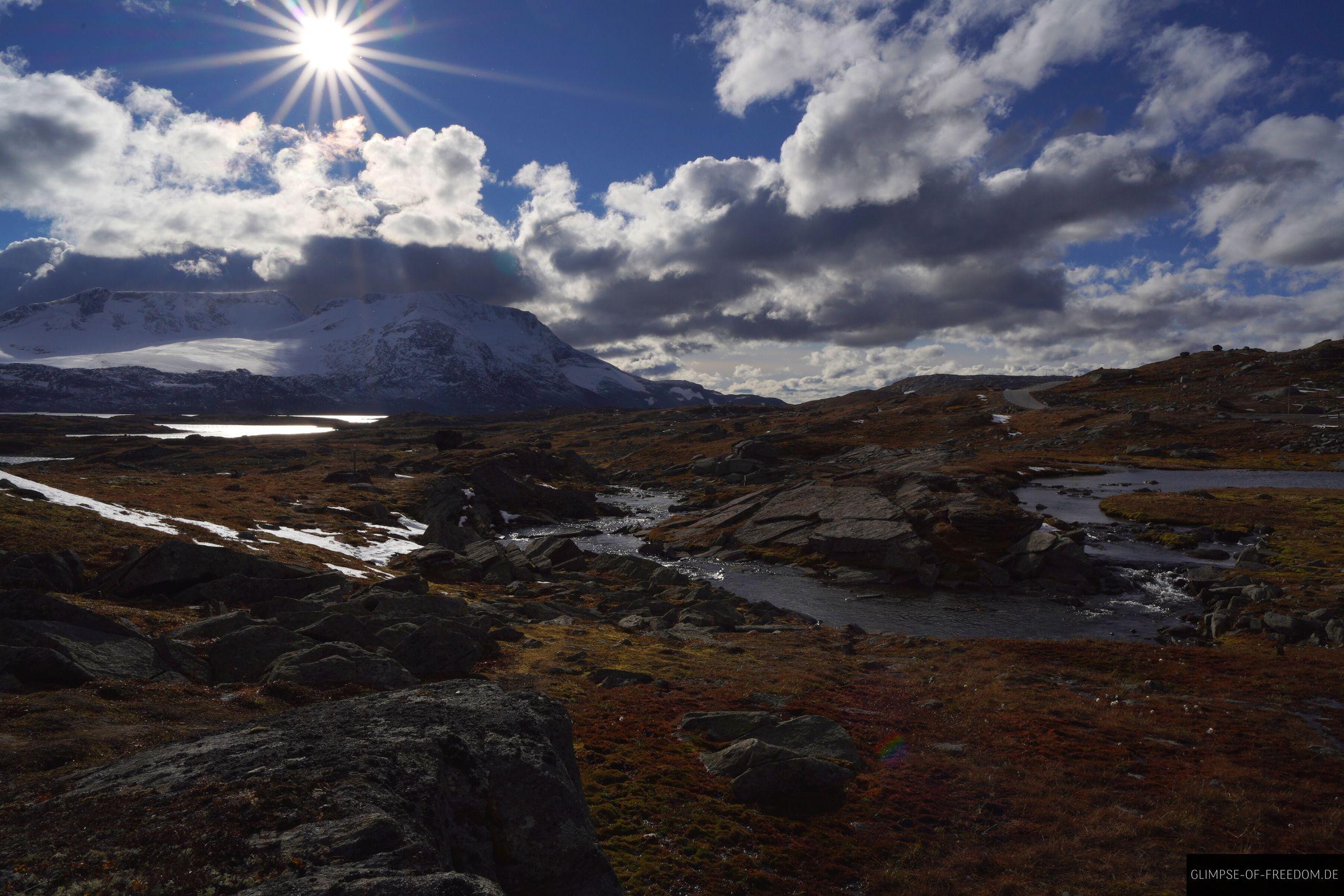Die Sonne ueber den norwegischen Bergen Die Sonne ueber den norwegischen Bergen
