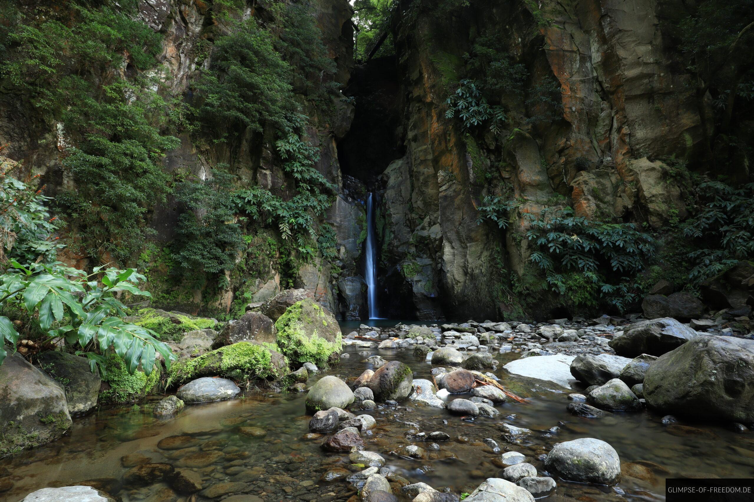 Einzigartige Wasserfall Umgebung scaled Einzigartige Wasserfall Umgebung