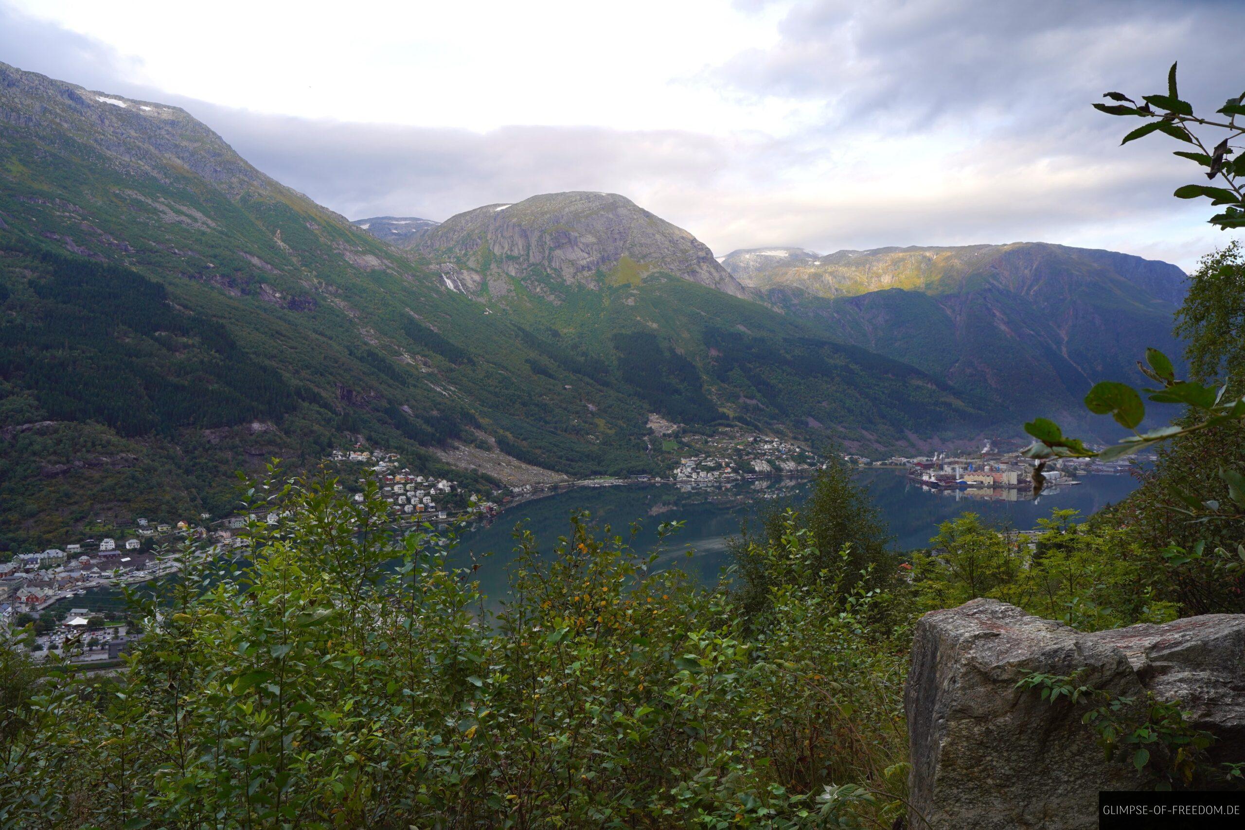 Erster Ausblick ueber Odda scaled Erster Ausblick über Odda
